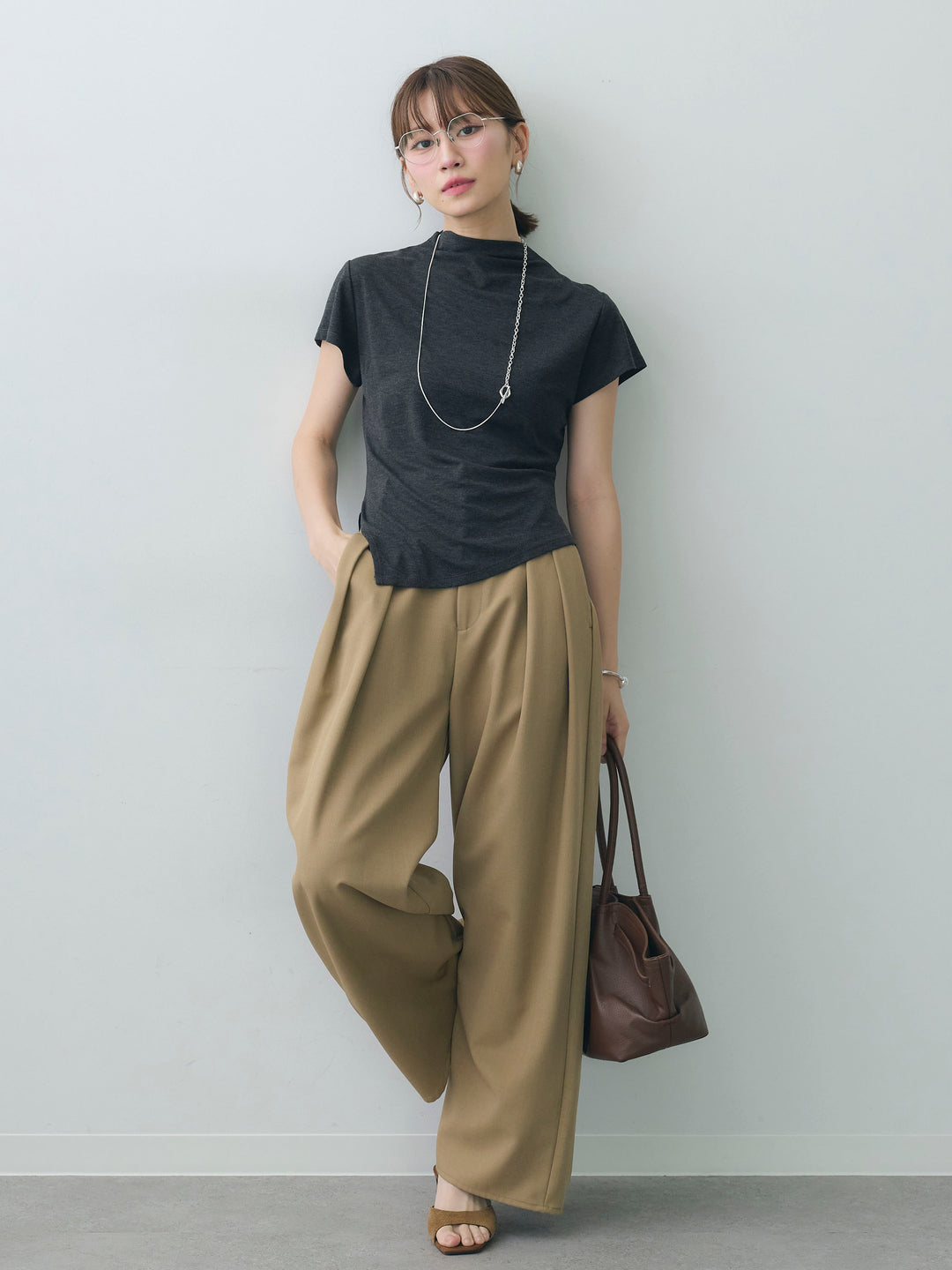 [SET]ヘムアシメバックボタンデザインフレンチトップ+クレープデシンタックワイドパンツ(2set)