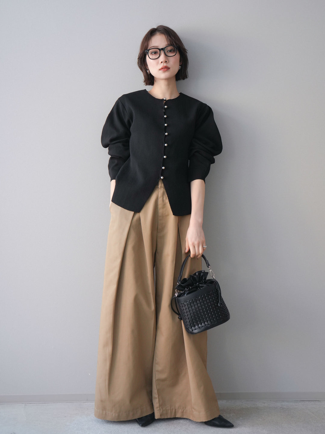 [予約]フロントスリットシルバーボタンニットカーディガン/black