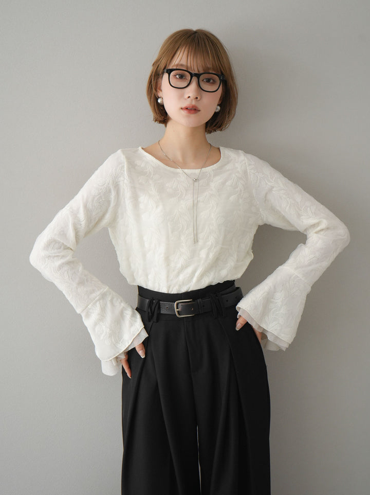 【預購】雙層紗布袖喇叭疊層提花上衣/象牙白