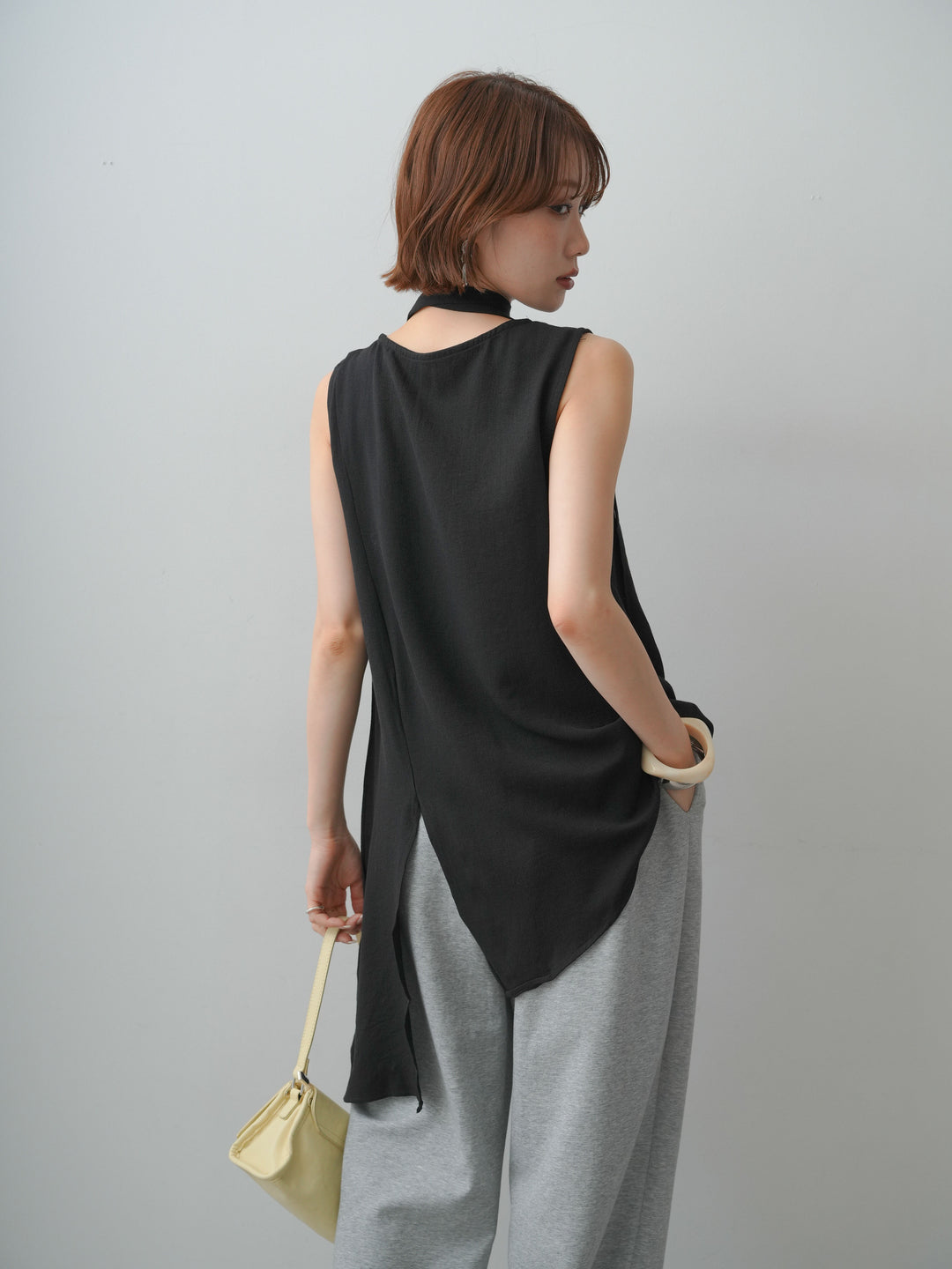 [予約]タイ付アシメヘムノースリトップス/black
