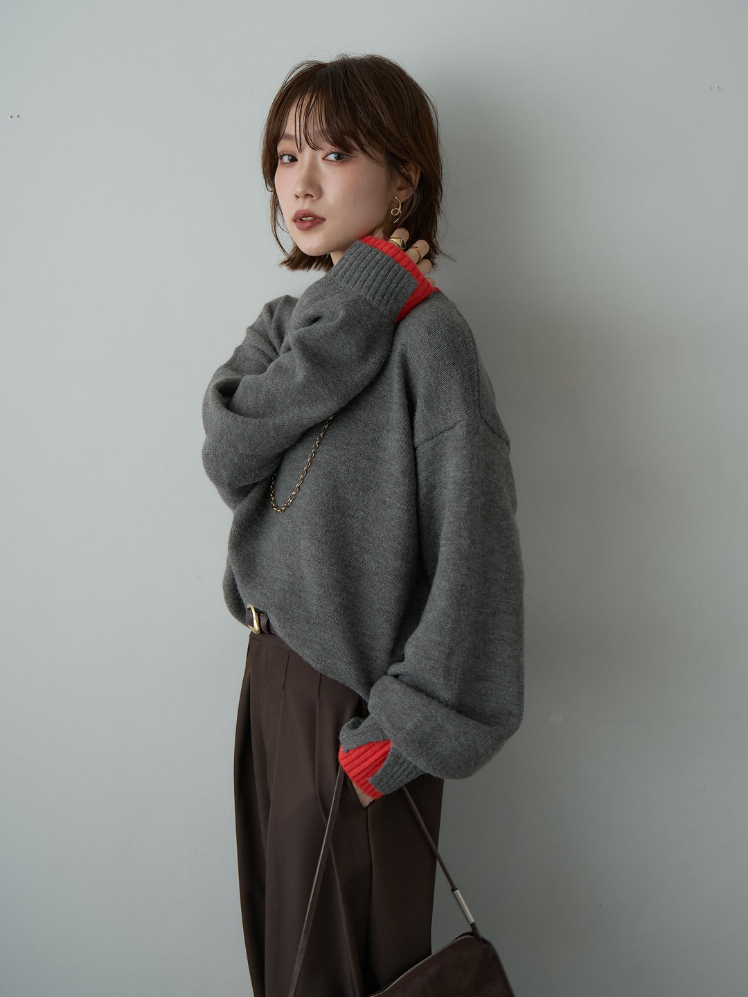 [予約]バイカラーカフスレイヤードニットプルオーバー/charcoal