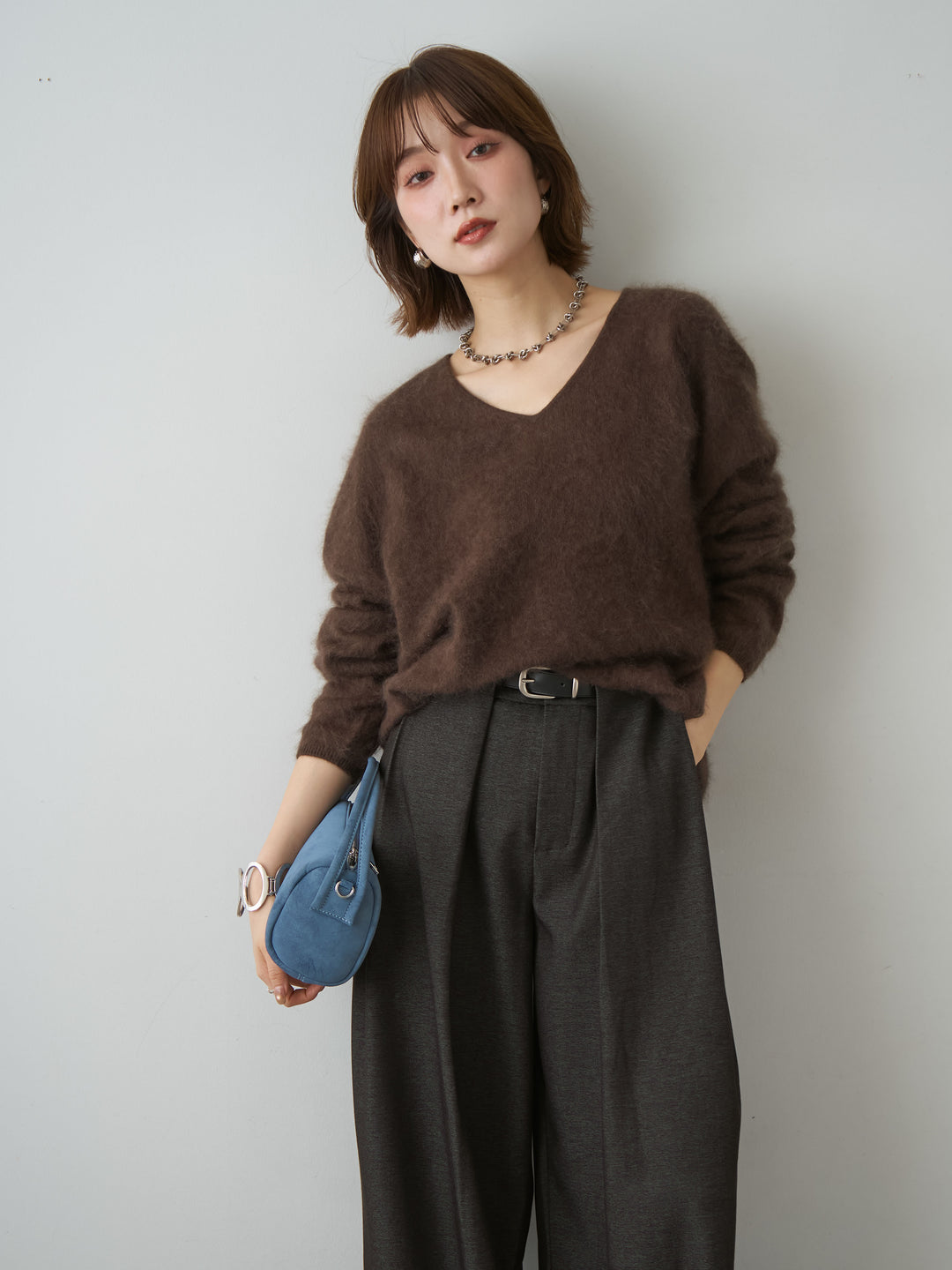 [予約]カシミア混フェザータッチVネックニットトップス/brown