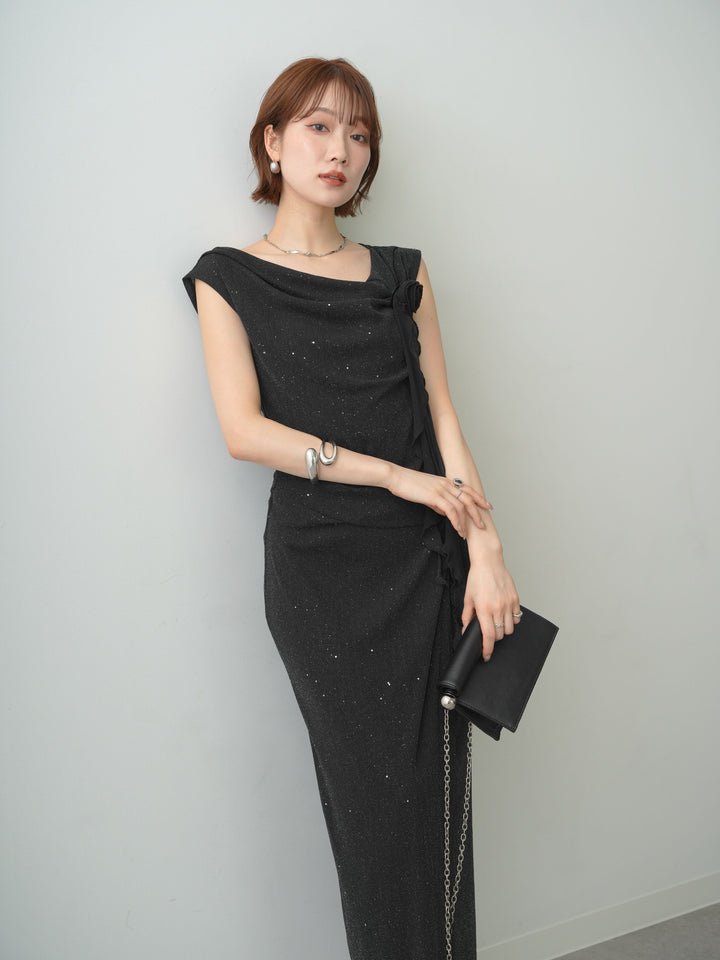 [予約]フラワーブローチ付ラメシアーノースリトップス/black