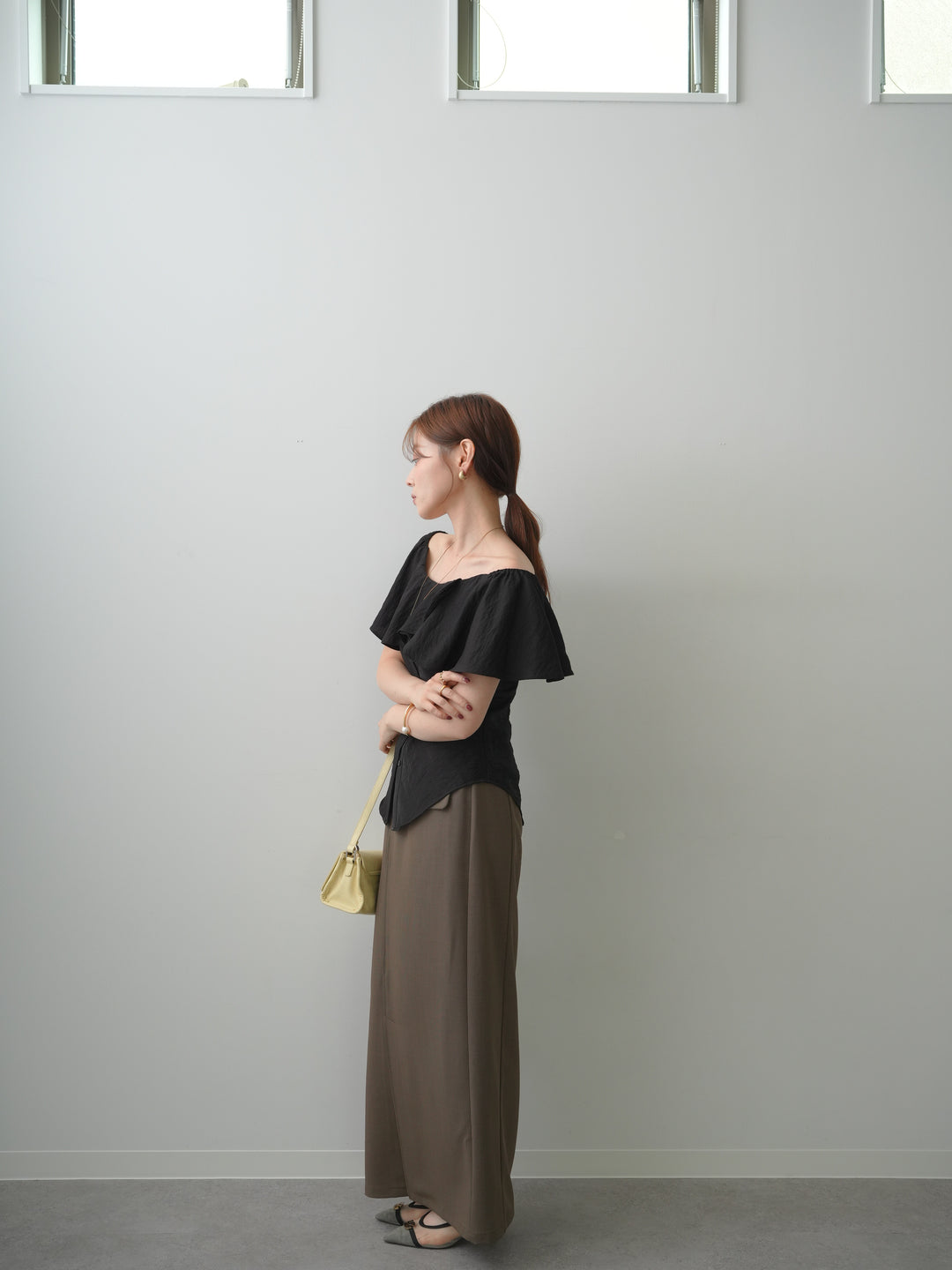 [SET]ラッフルオフショルブラウス+クレープデシンフラップ付きストレートスカート(2set)