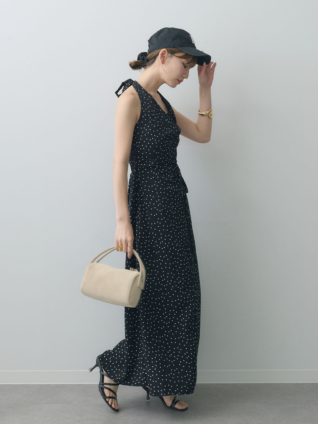 [SET]ホルターネックドット柄シャーリングデザインワンピース+選べるアクセセット(2set)