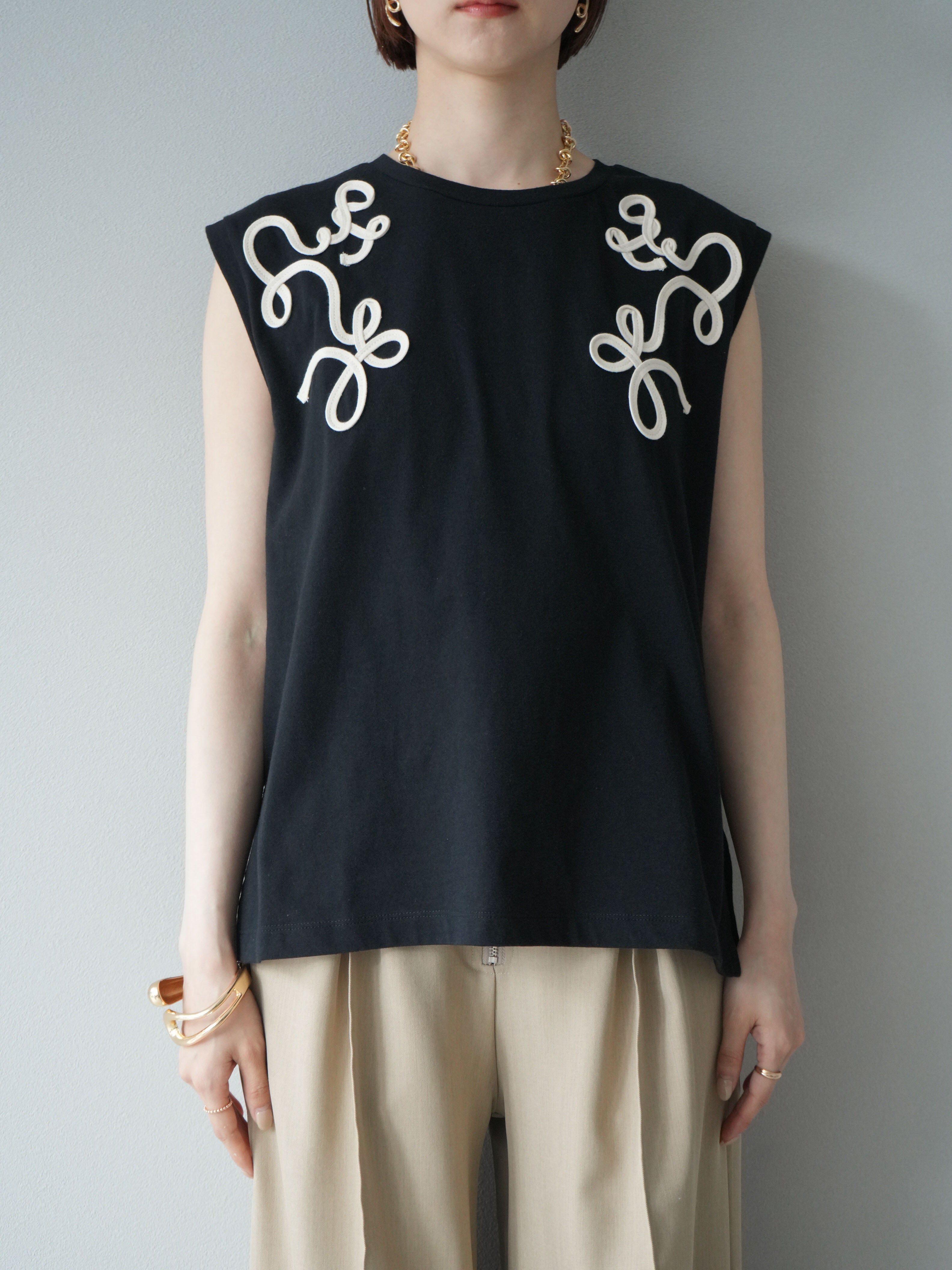 予約]コード刺繍フレンチスリーブTシャツ/ブラック – Lumier