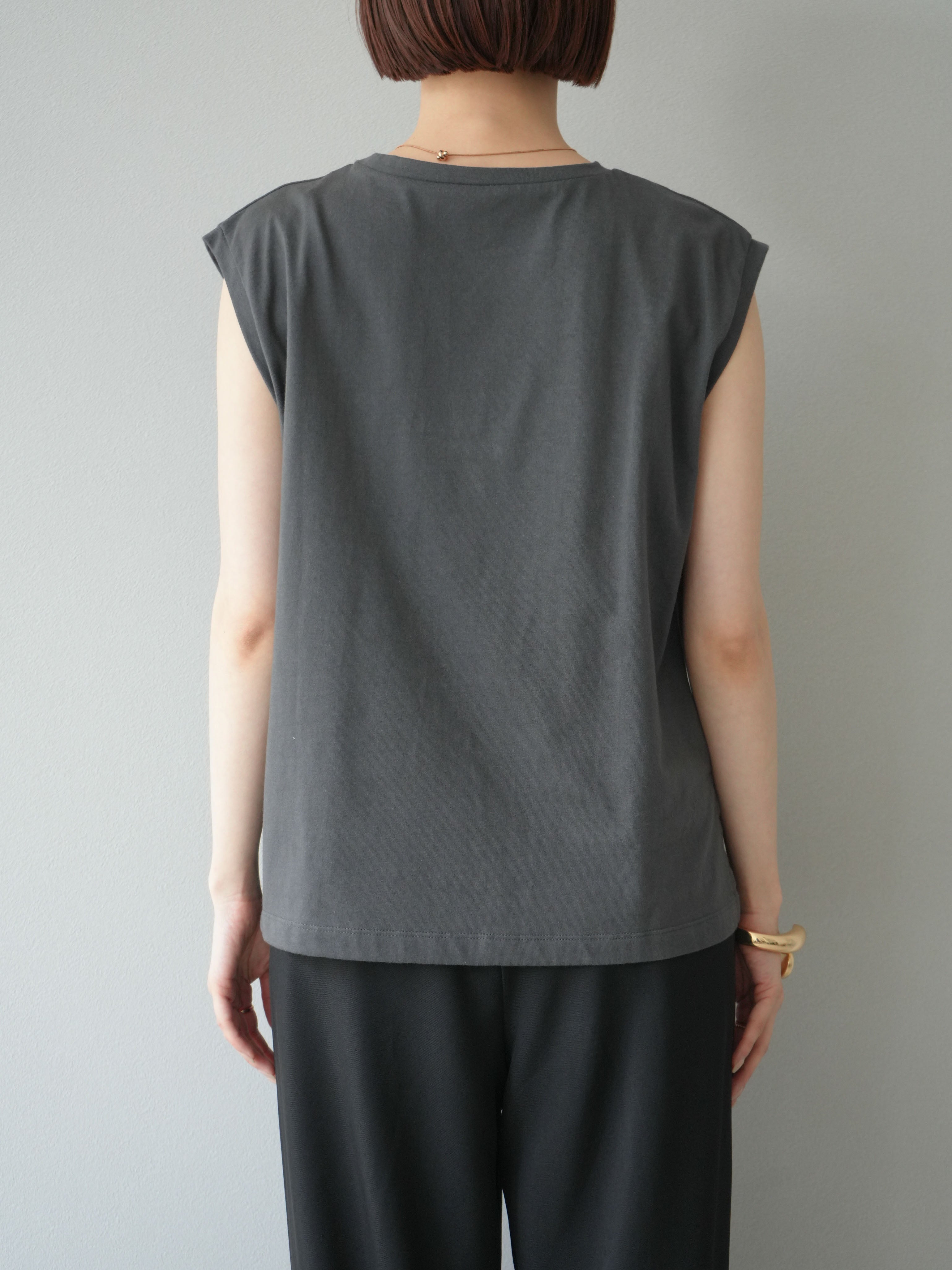予約]コード刺繍フレンチスリーブTシャツ/チャコール – Lumier