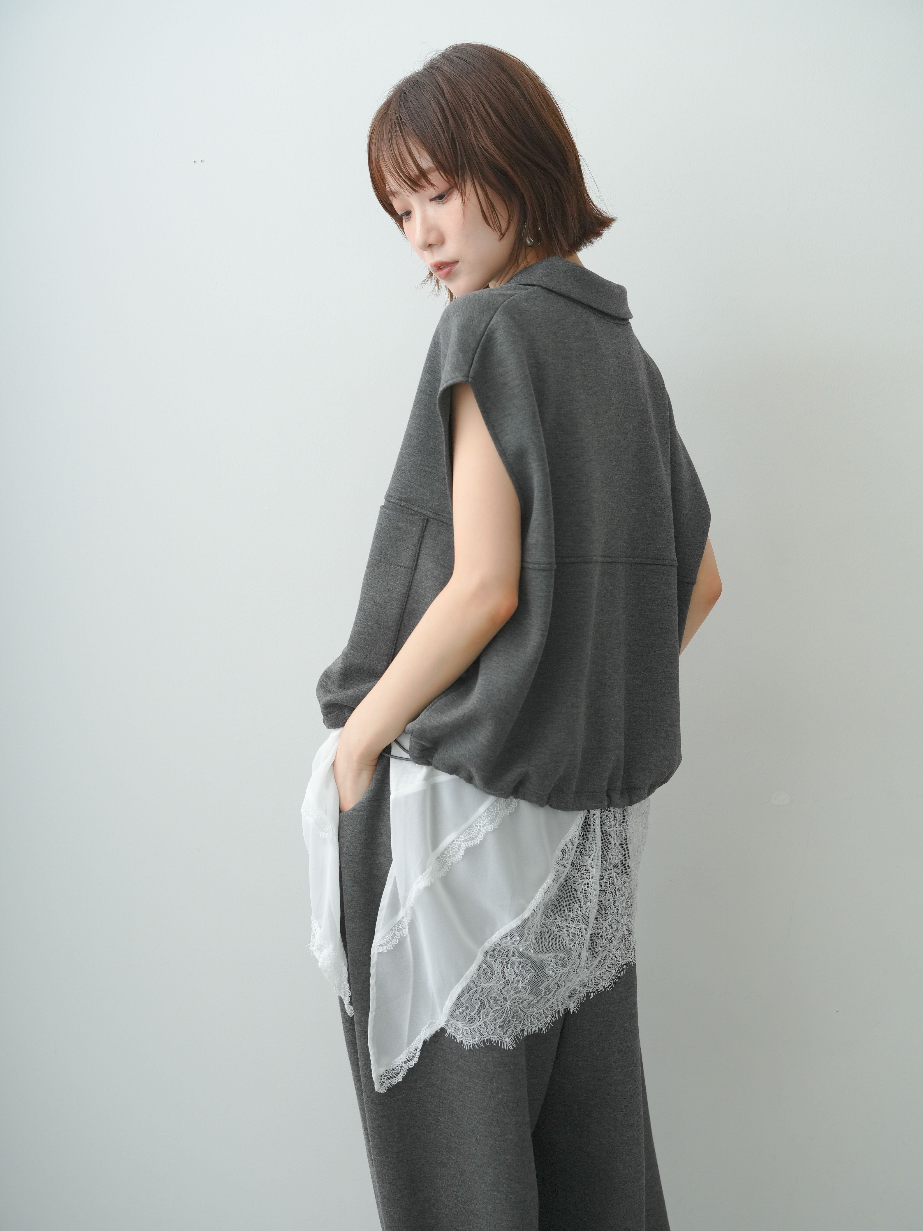 予約]ヘムアシメレースドッキングノースリトップス/white – Lumier