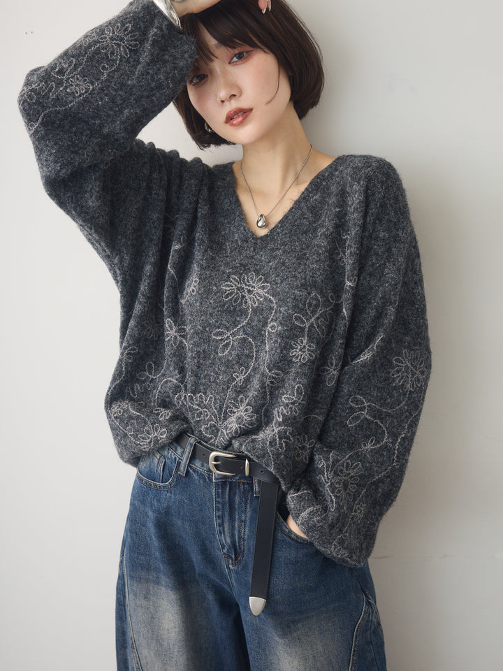 [予約]フロントエンブロイダリーVネックニットトップス/charcoal