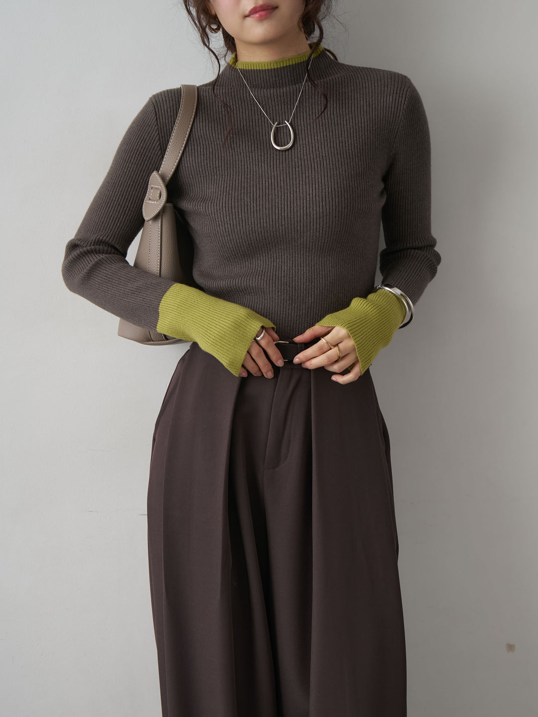 【預購】雙色袖口紐扣羅紋針織上衣 / 炭灰色2