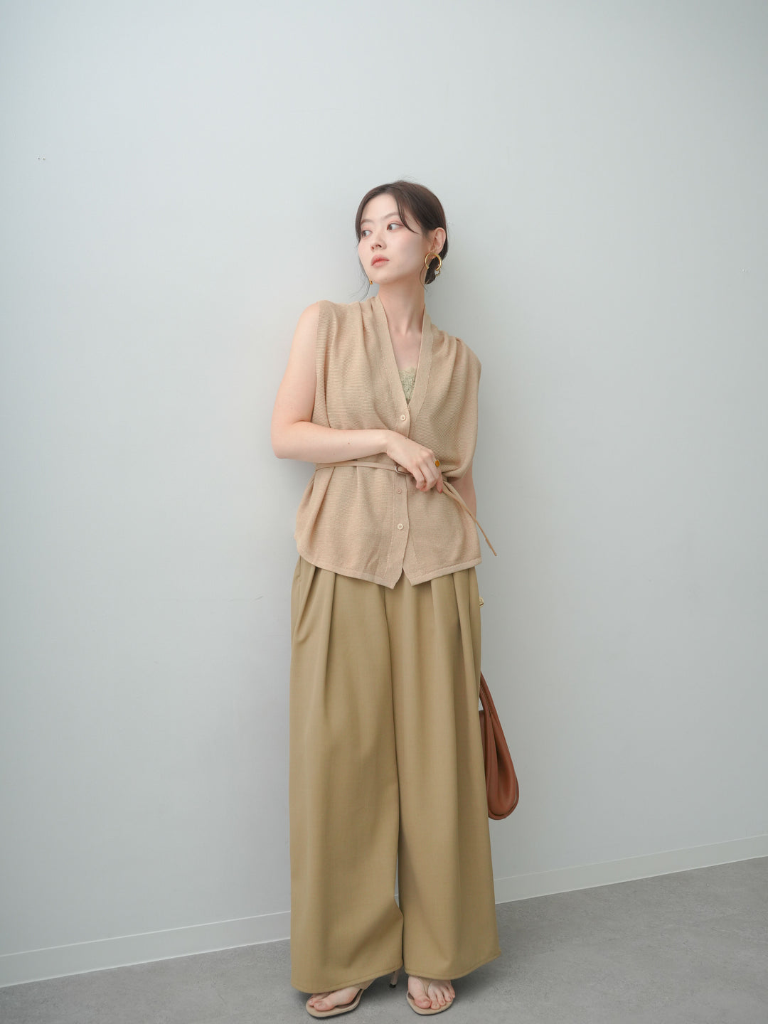 [SET]ベルト付フロントボタンノースリニットトップス+選べるアクセセット(2set)
