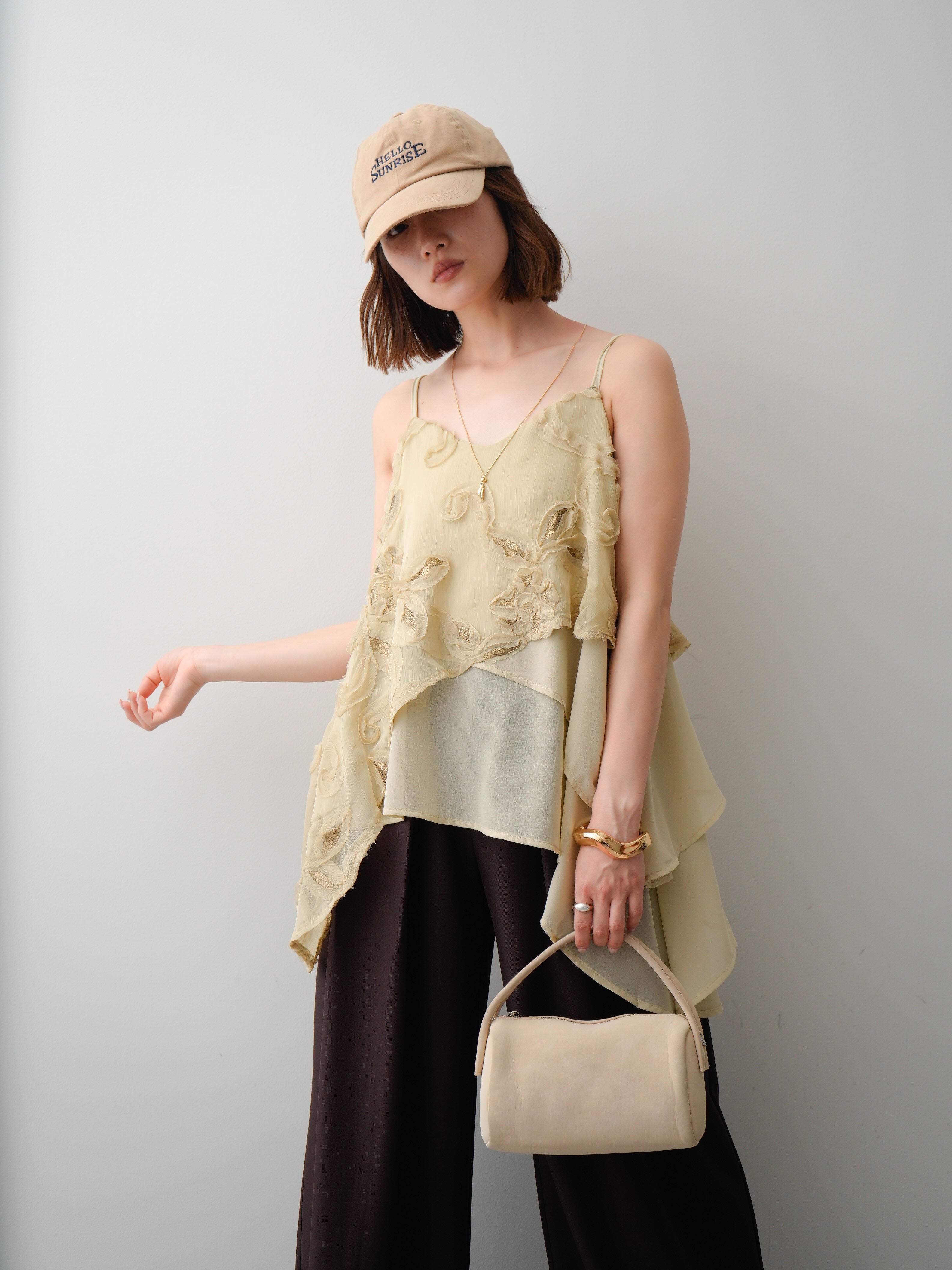 BOVERA キャミソール ベージュゴールド リボン 新品 未使用 予約]スパンコールモチーフシフォンキャミソール/beige – Lumier