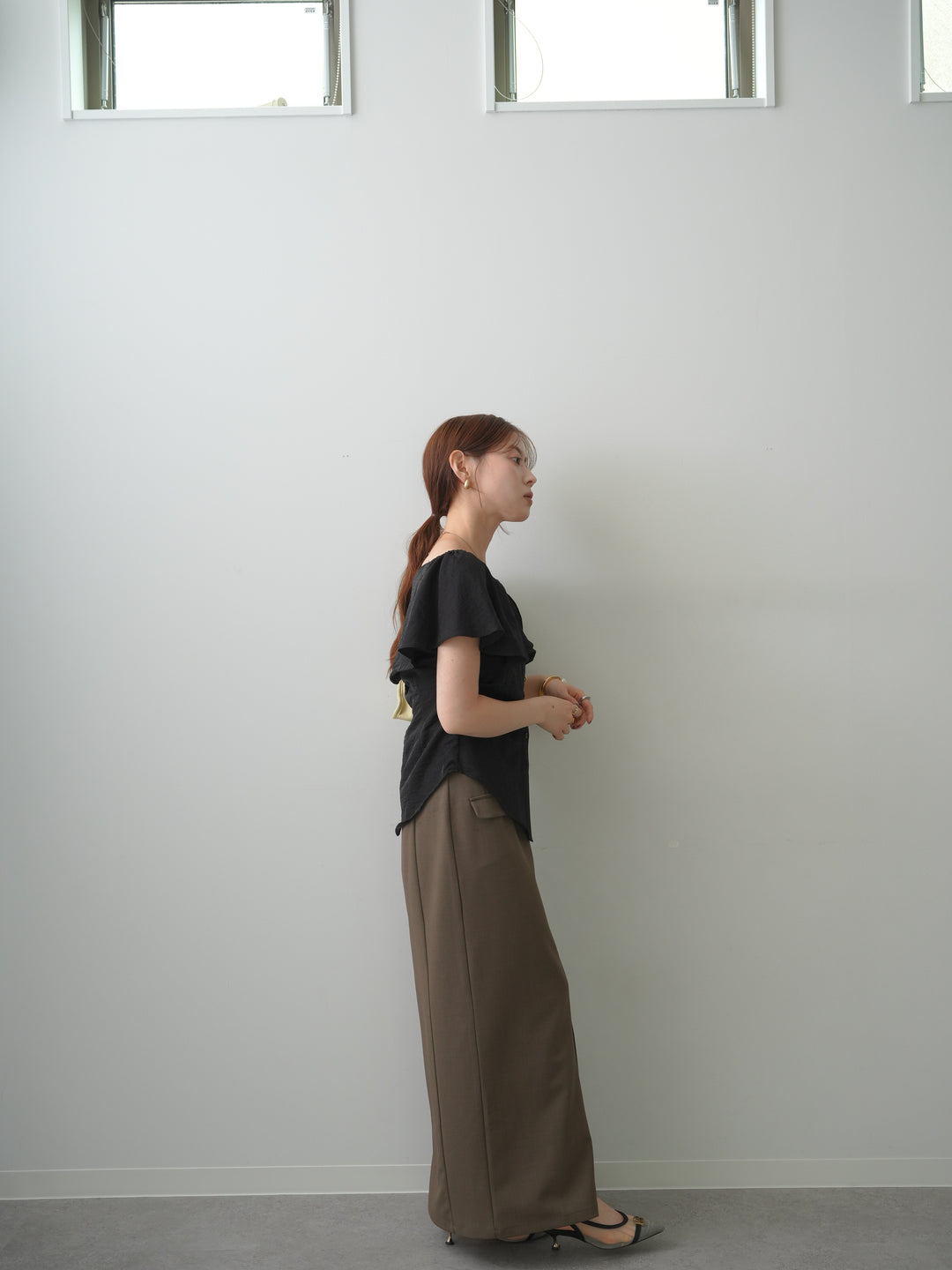 [SET]ラッフルオフショルブラウス+クレープデシンフラップ付きストレートスカート(2set)