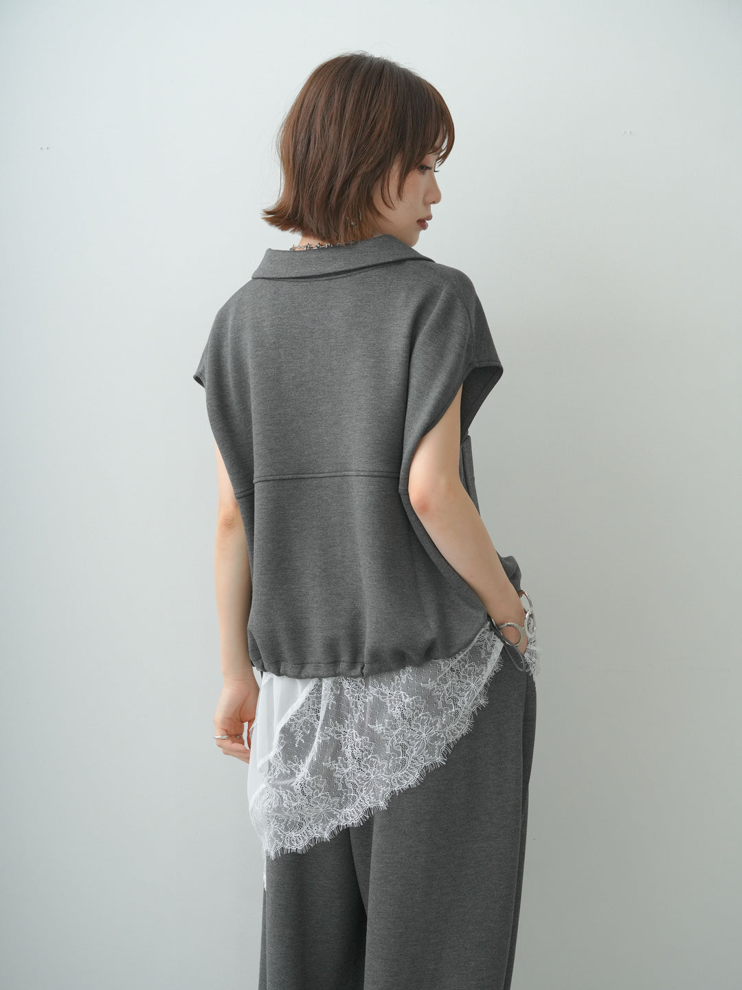 [予約]ヘムアシメレースドッキングノースリトップス/white