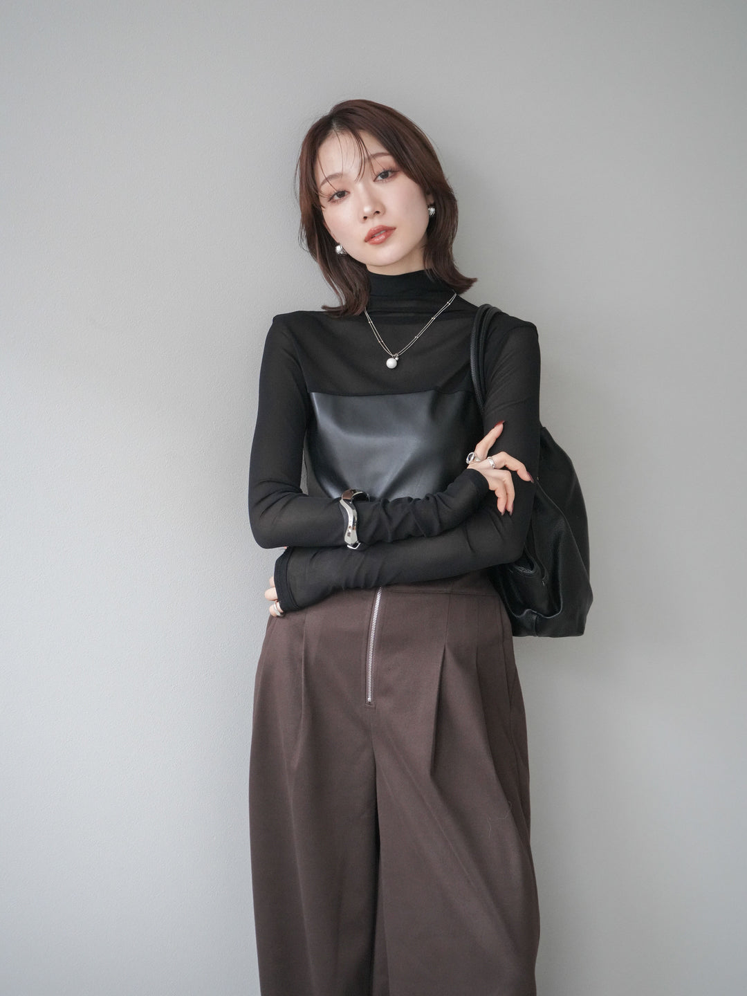 [予約]レザー切替プチネックシアートップス/black