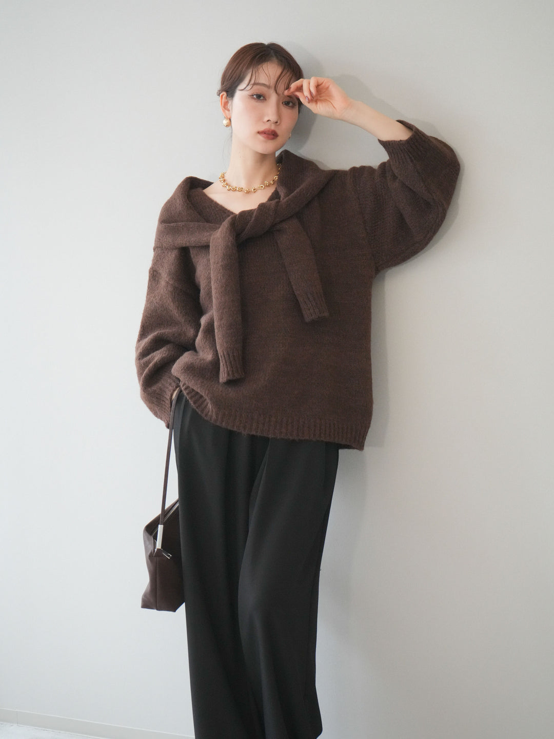 [予約]ストール付きVネックニットプルオーバー/brown