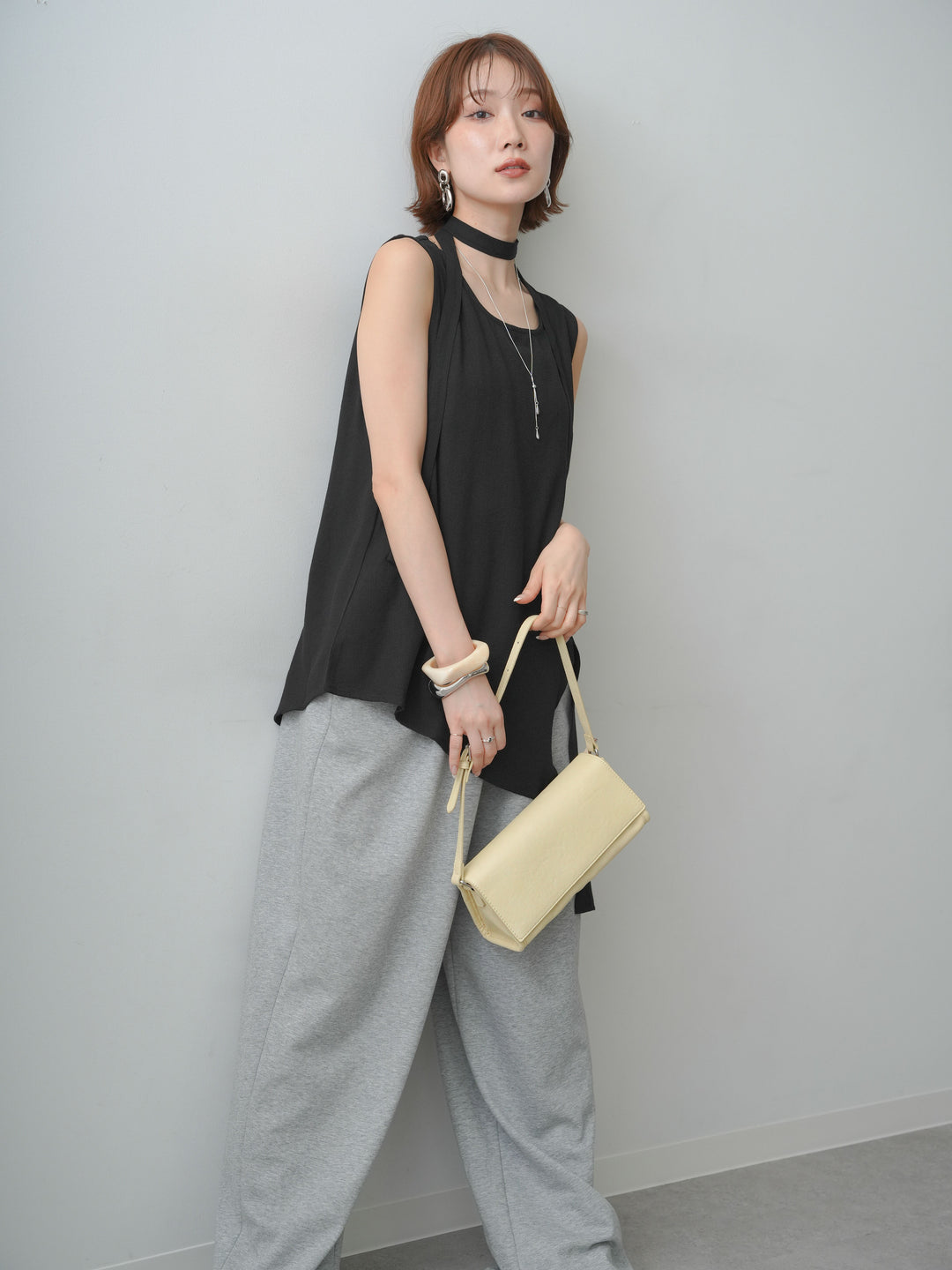 [予約]タイ付アシメヘムノースリトップス/black