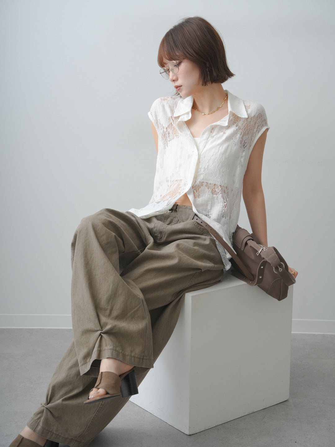 [予約]シアーフラワーレースノースリブラウス/white