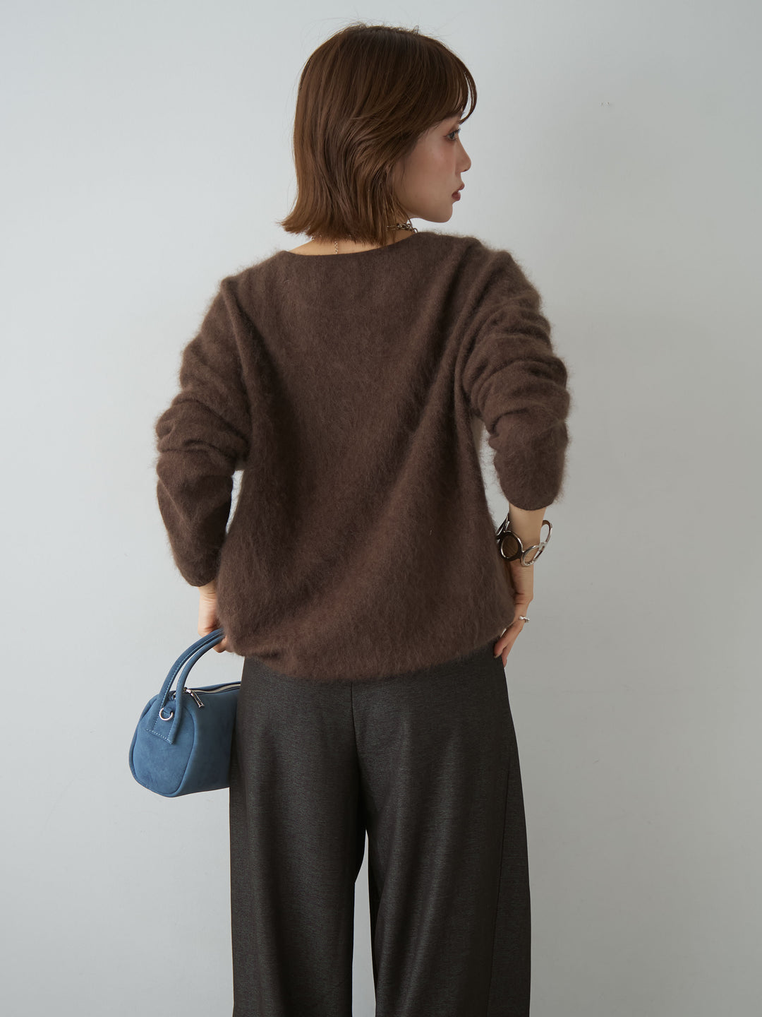 [予約]カシミア混フェザータッチVネックニットトップス/brown