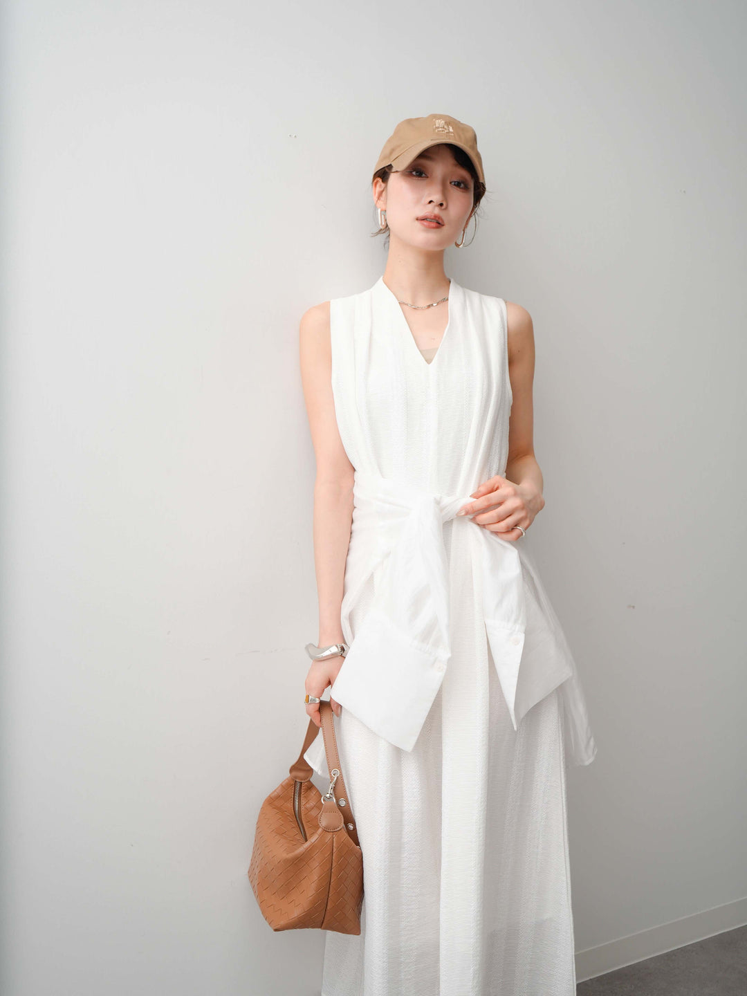 [予約]ショルダーギャザーVネックノースリワンピース/white