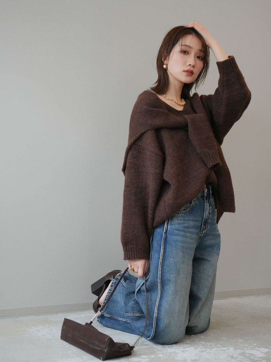 [予約]ストール付きVネックニットプルオーバー/brown