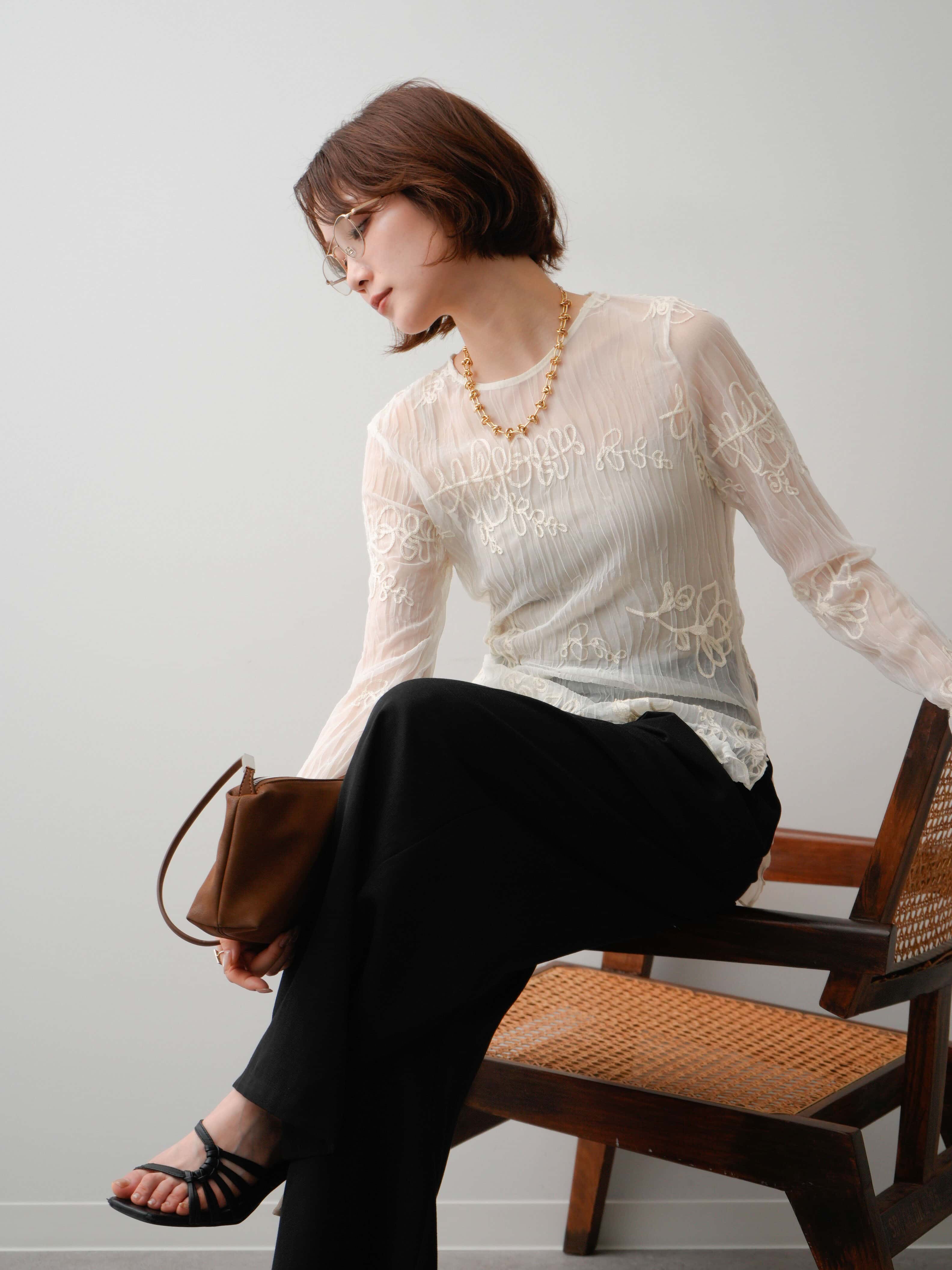 予約]コード刺繍シアーロングスリーブトップス/ivory – Lumier