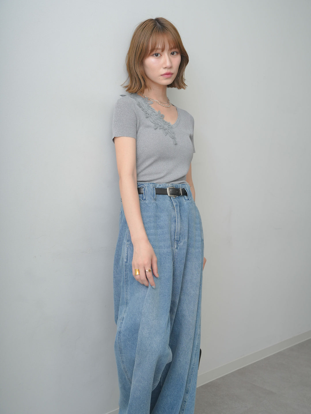 [SET]アシメフラワーレースVネック半袖ニットトップス+ハイウエストベルトループデザインデニムパンツ(2set)
