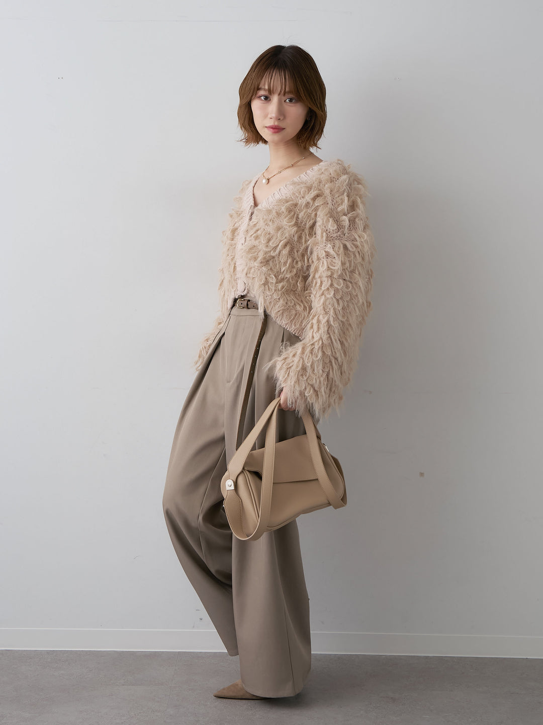 [SET]ループフェザークロップニットカーディガン+ツイルタックワイドパンツ(2set)