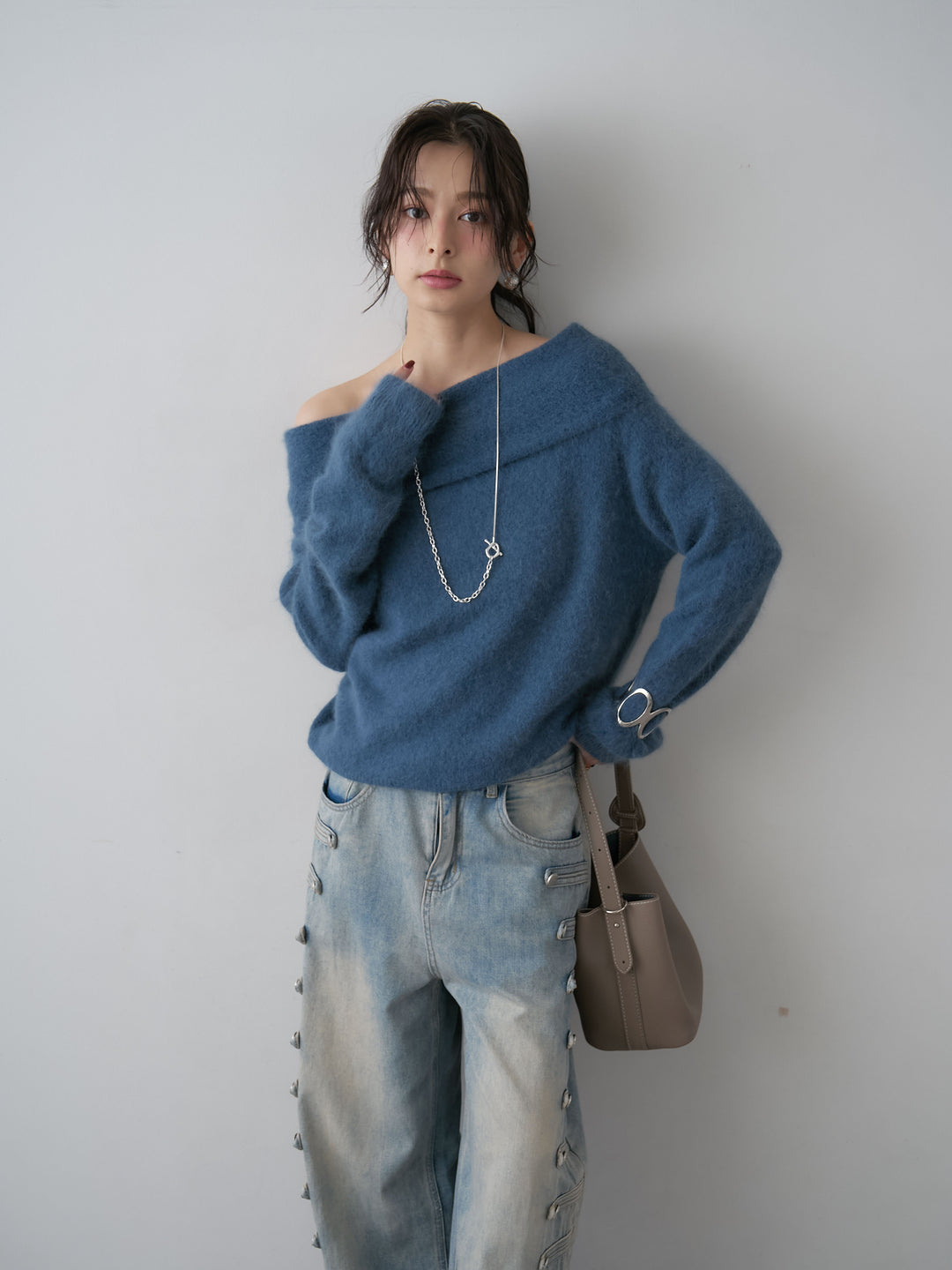 [予約]オフショルソフトシャギーニットトップス/blue