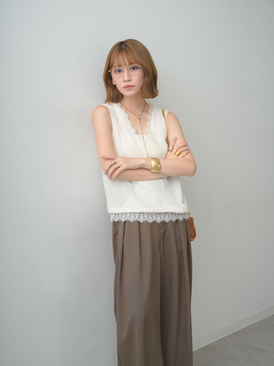 [SET]シフォンレースレイヤードノースリブラウス+クレープデシンタックワイドパンツ(2set)