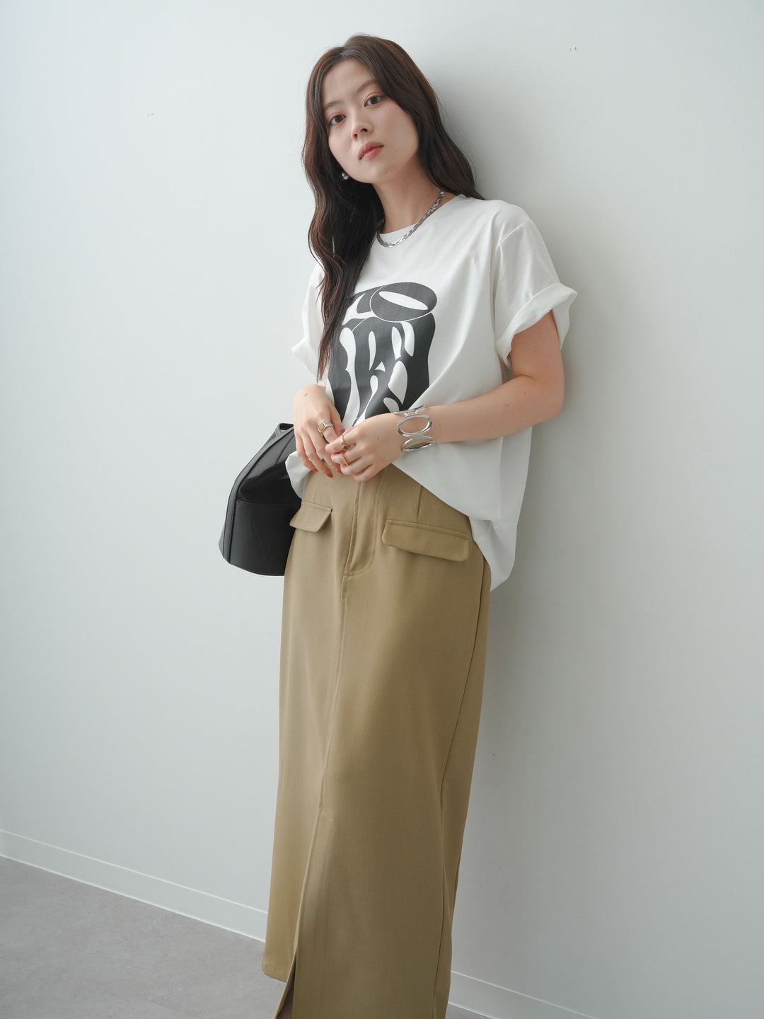 [SET]クールタッチアートロゴオーバーTEE+クレープデシンフラップ付きストレートスカート(2set)