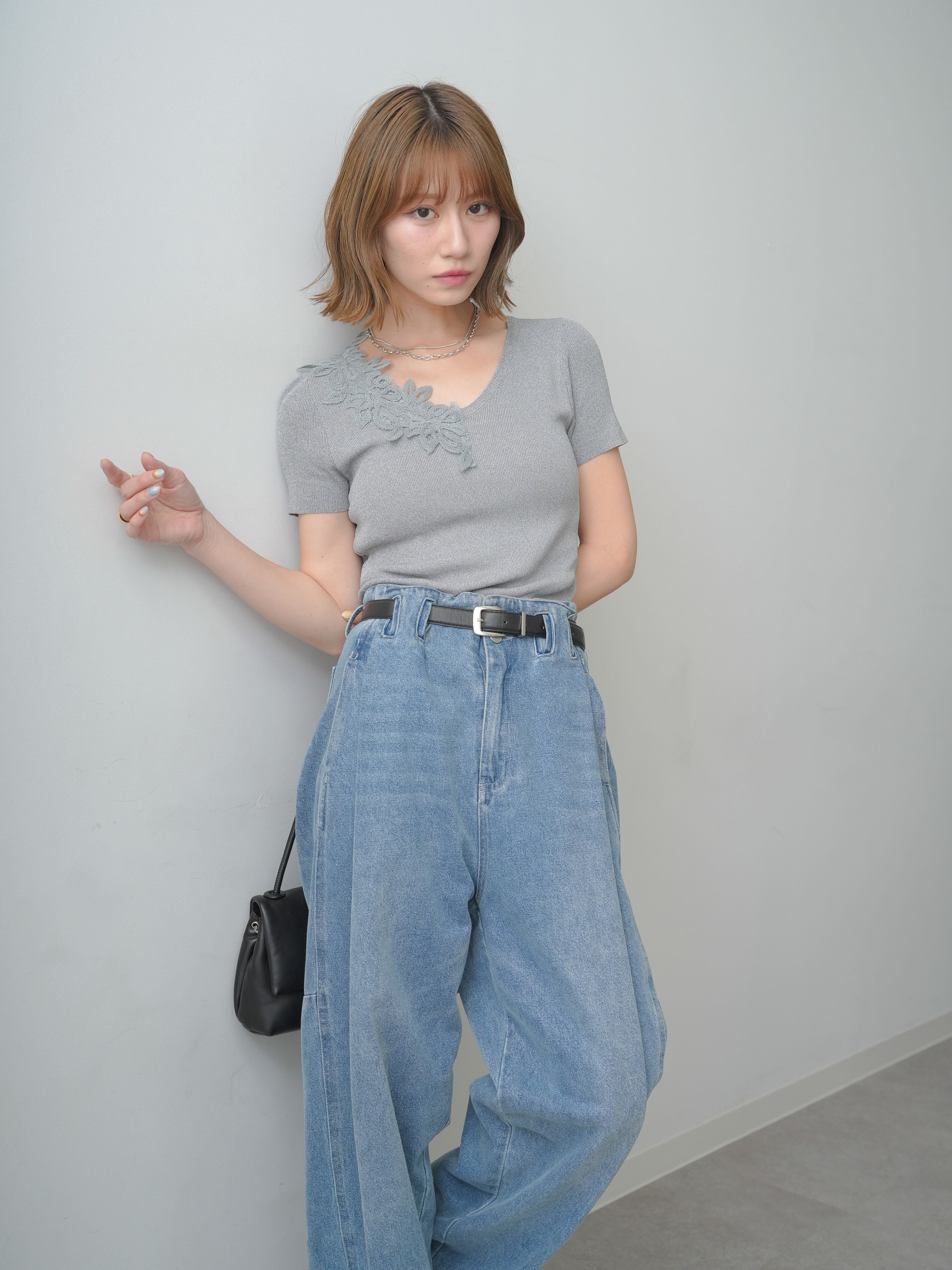 予約]アシメフラワーレースVネック半袖ニットトップス/gray – Lumier
