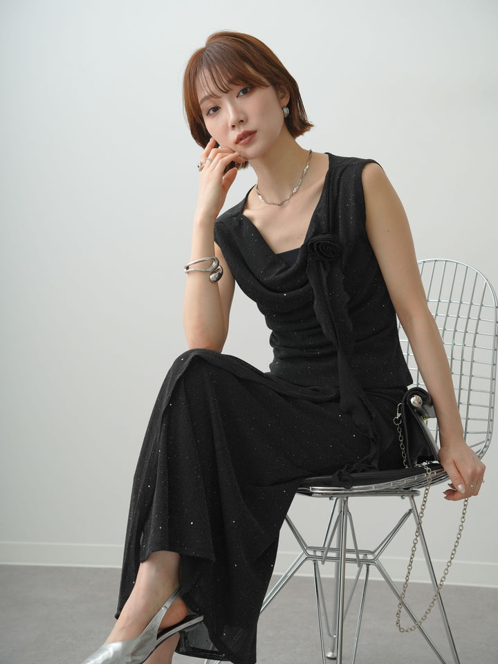 [予約]フラワーブローチ付ラメシアーノースリトップス/black