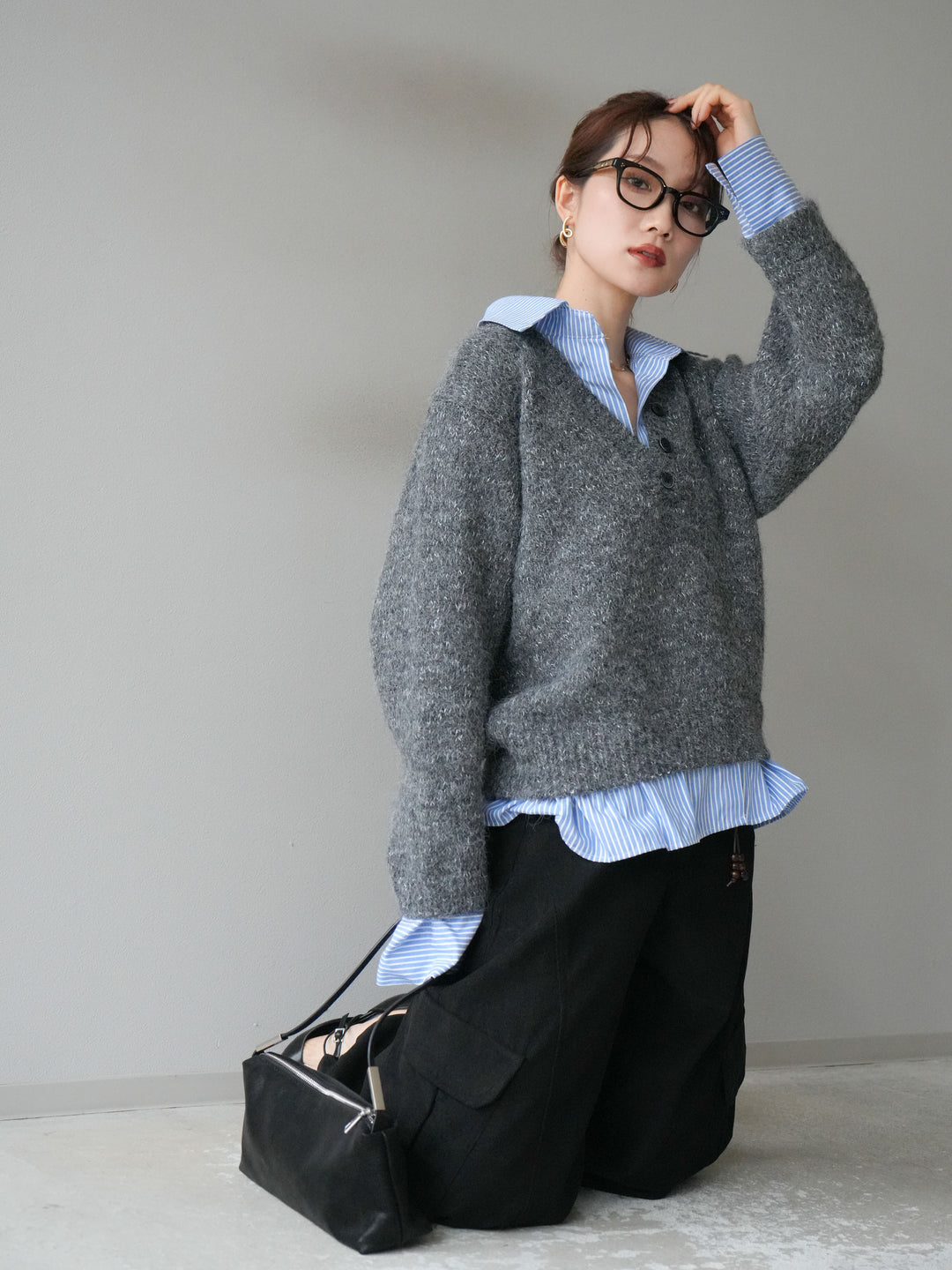 [予約]ストライプシャツドッキングMIXヤーンニットプルオーバー/charcoal