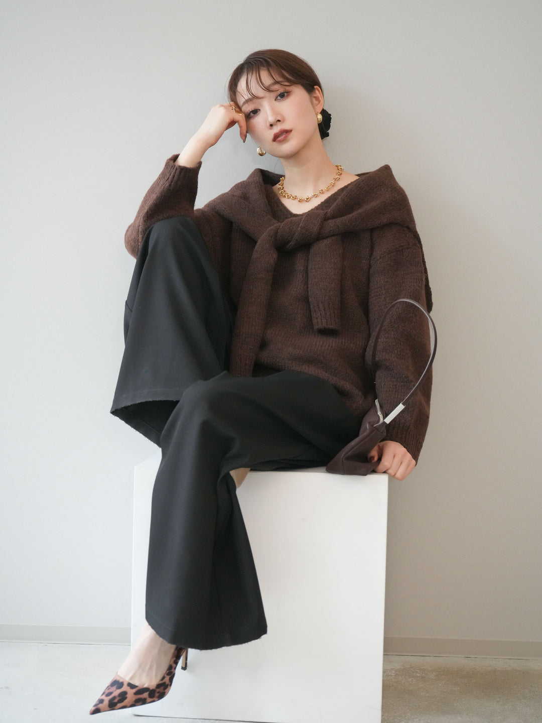 [予約]ストール付きVネックニットプルオーバー/brown