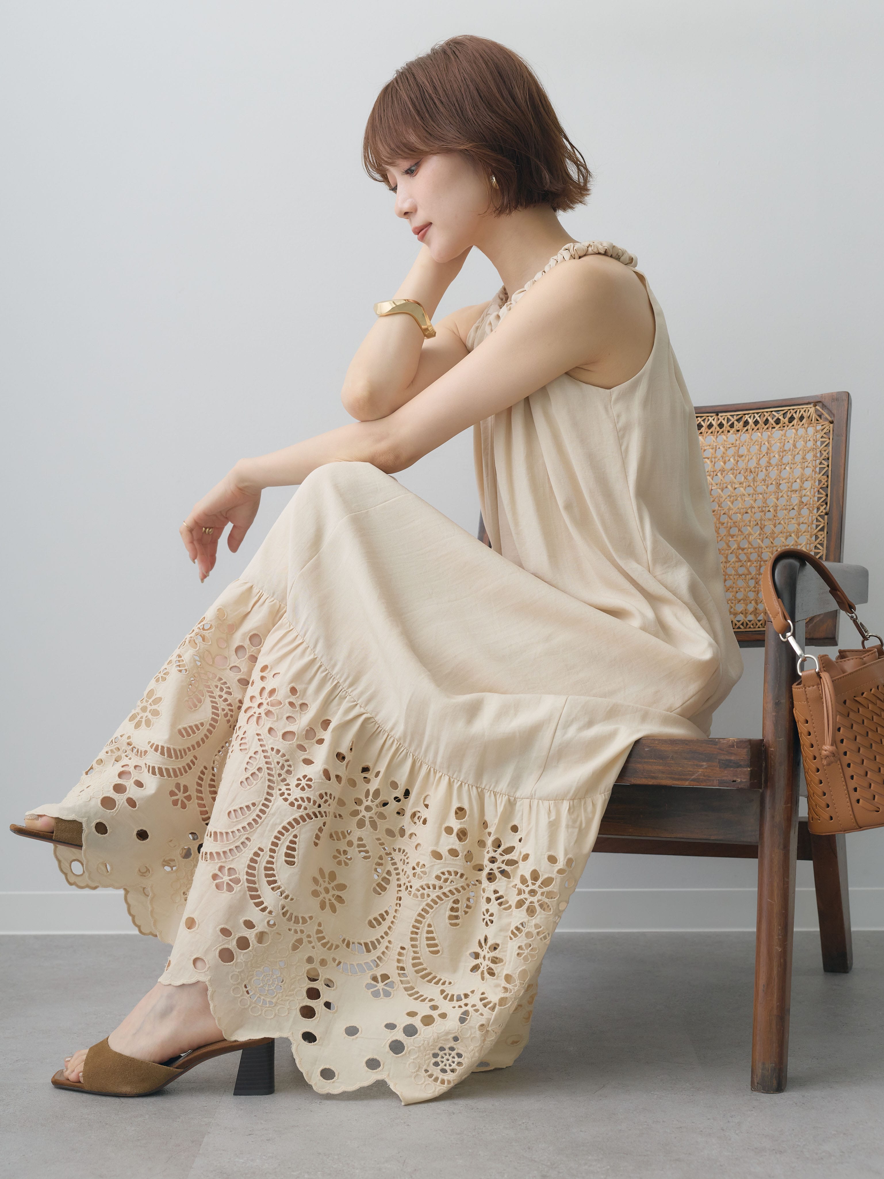 予約]スカラップヘムカットワークレースキャミワンピース/beige – Lumier