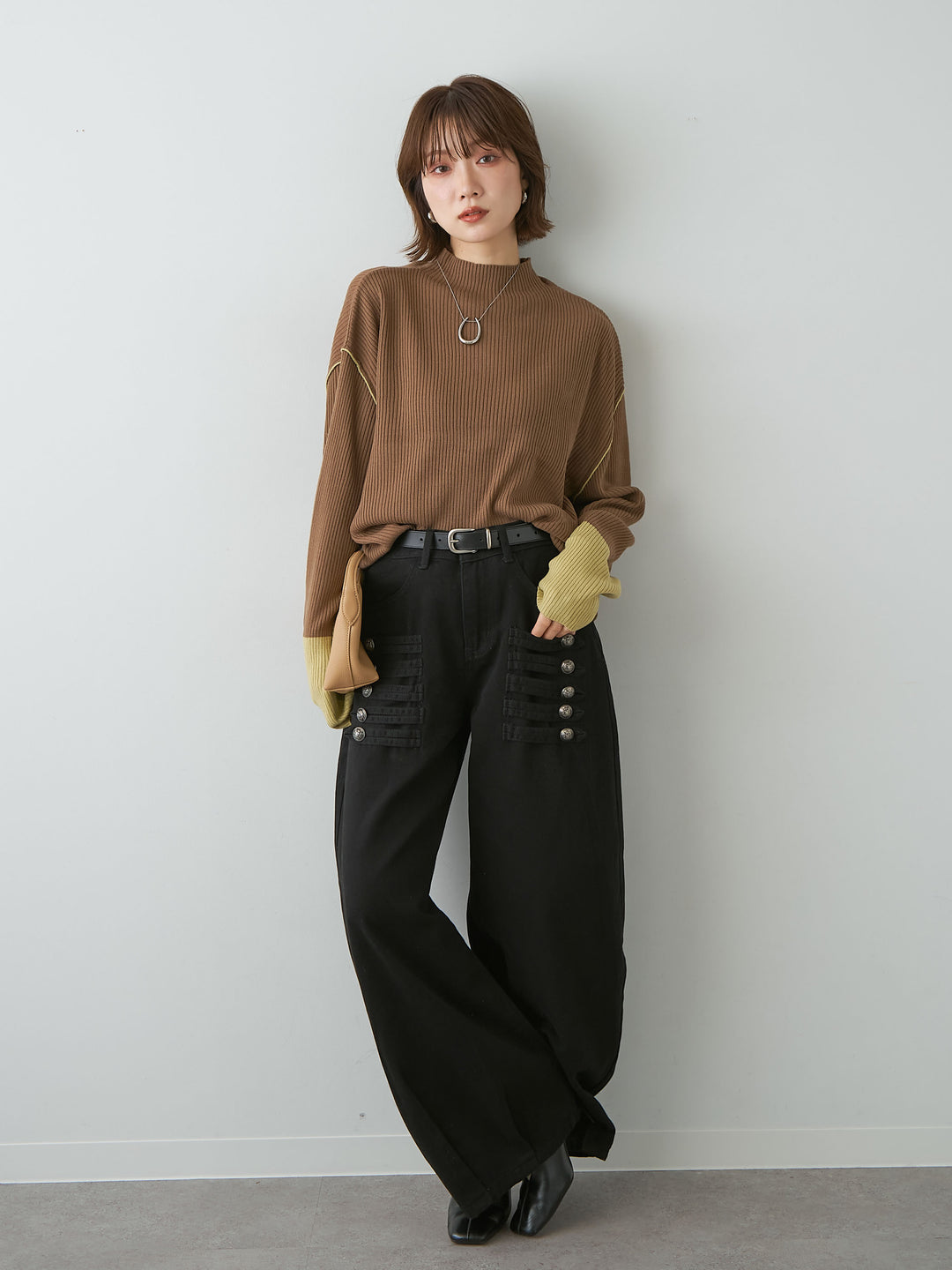 [SET]バイカラーモックネックリブニットトップス+ナポレオンコットンカーブパンツ(2set)