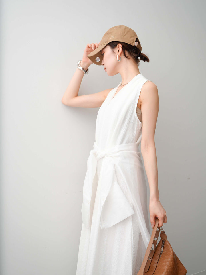 [予約]ショルダーギャザーVネックノースリワンピース/white