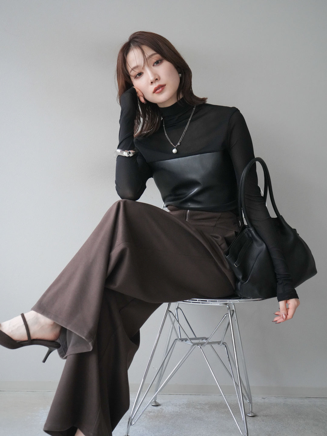 [予約]レザー切替プチネックシアートップス/black