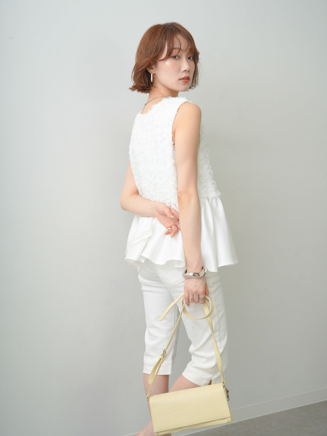 [SET]ジャガード×サテンペプラムフレアノースリトップス+ストレッチカプリパンツ(2set)