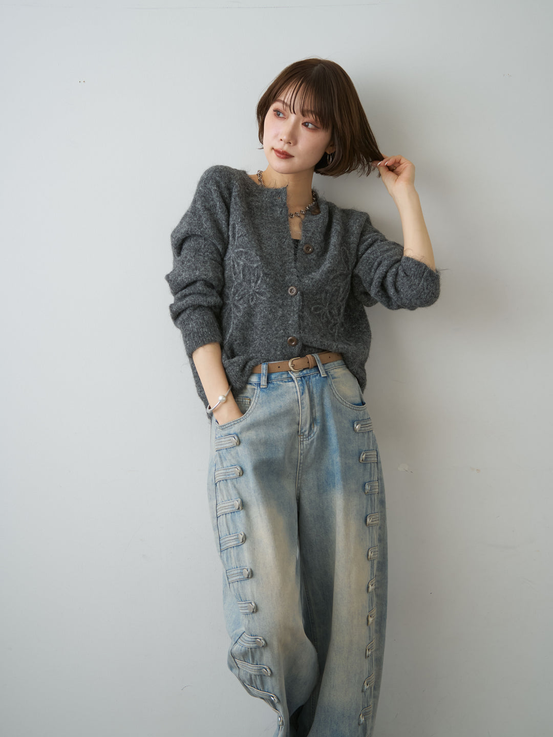 【套裝】花卉刺繡開襟衫+方波紋一觸式手鐲（兩件組）