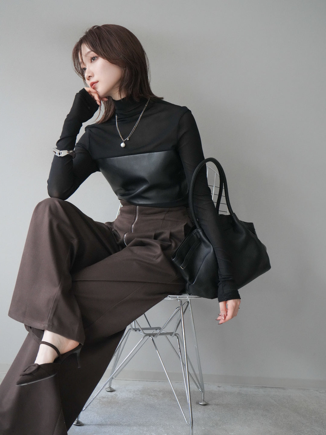 [予約]レザー切替プチネックシアートップス/black