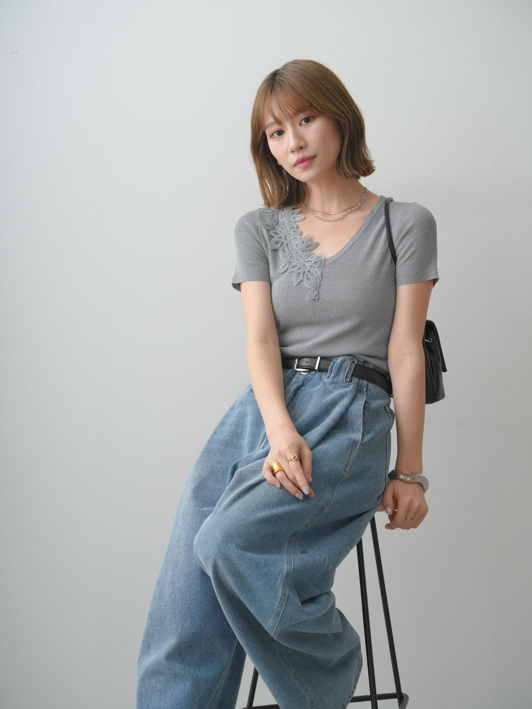 [予約]アシメフラワーレースVネック半袖ニットトップス/gray
