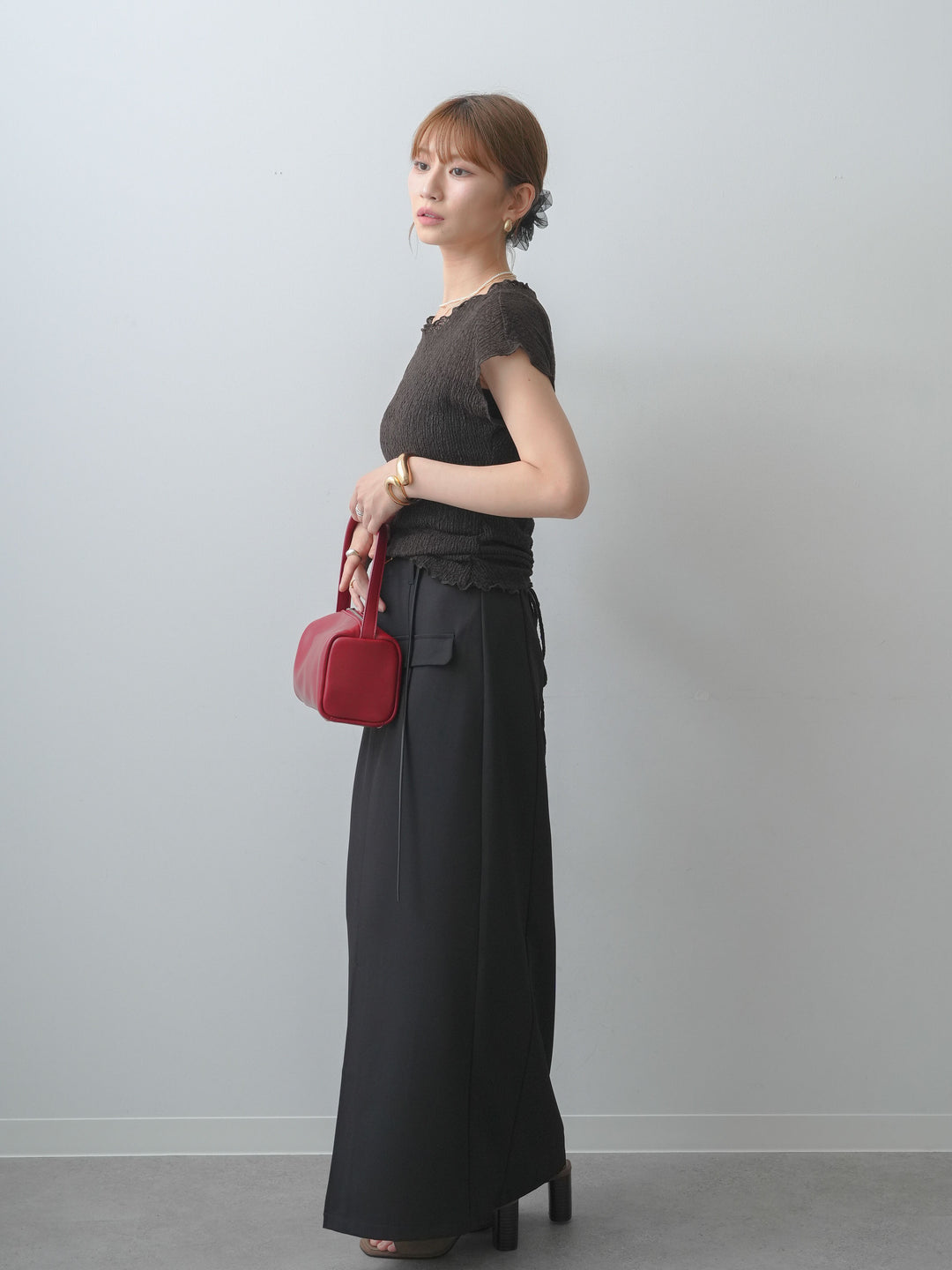 [SET]シャーリングシアーバックオープンフレンチトップス+クレープデシンフラップ付きストレートスカート(2set)