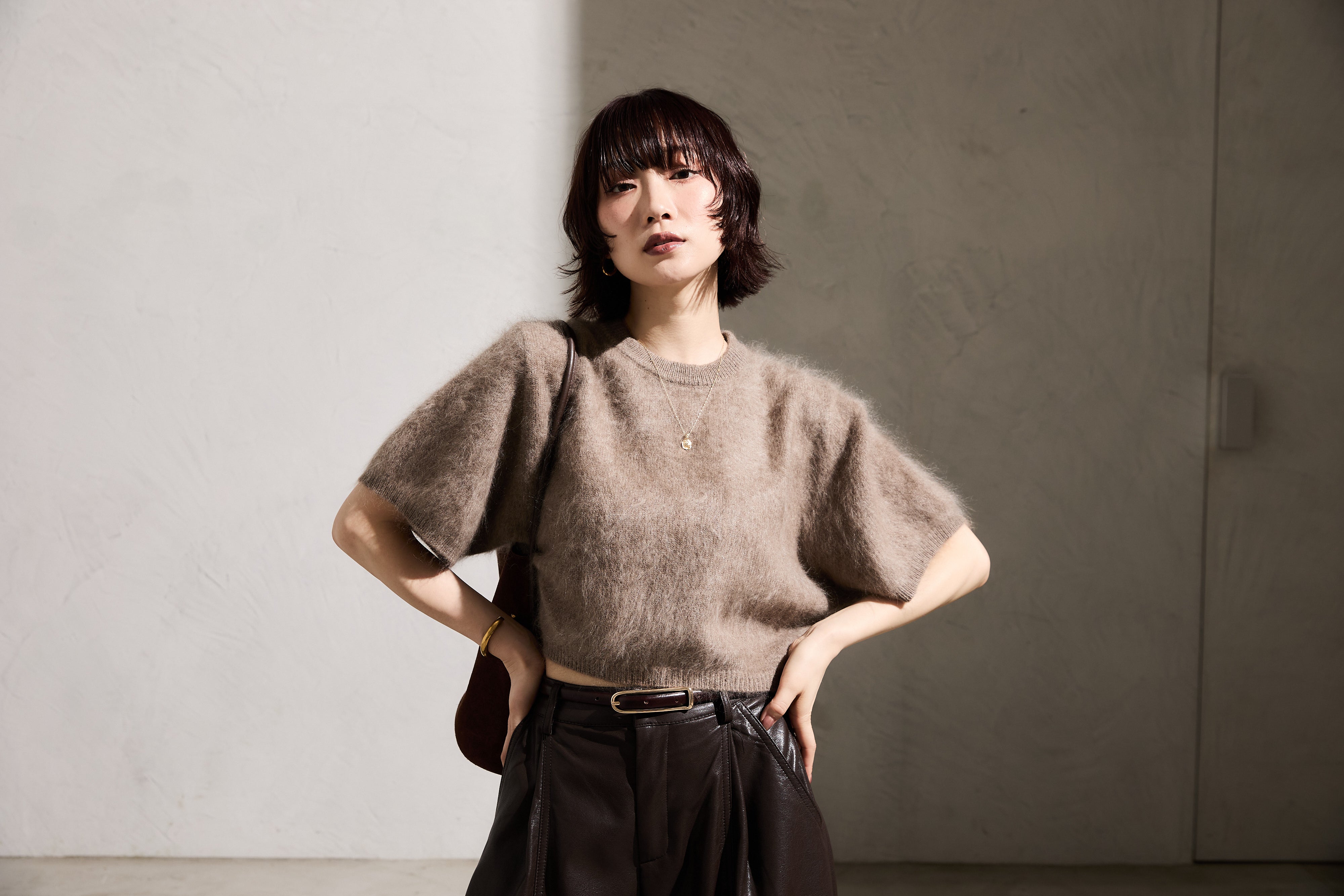 予約]ウールシャギークロップドニットT/lightbrown – Lumier