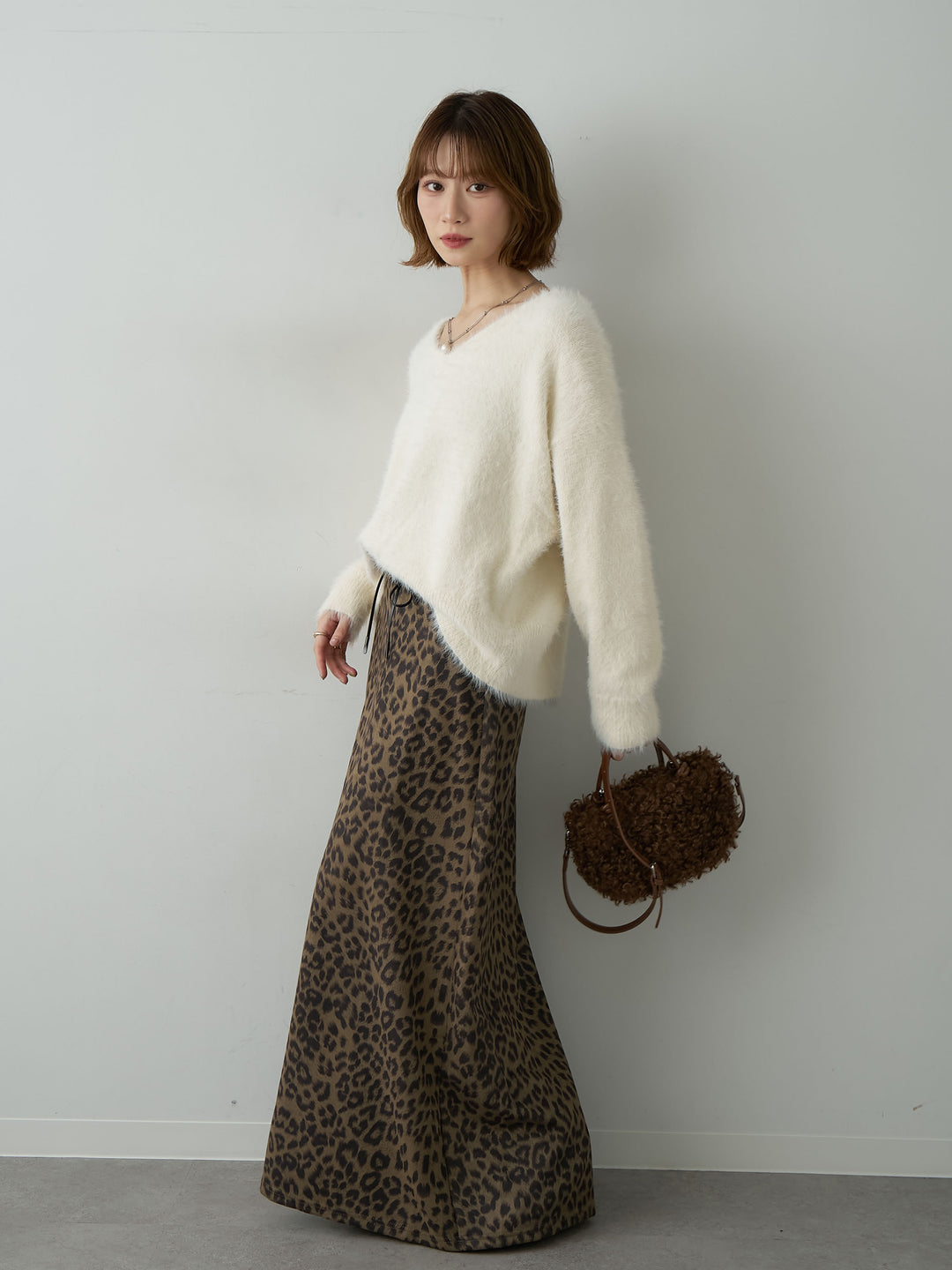 [SET]バックリボンVネックシャギーニットトップス+スウェードタッチレオパードIラインスカート(2set)