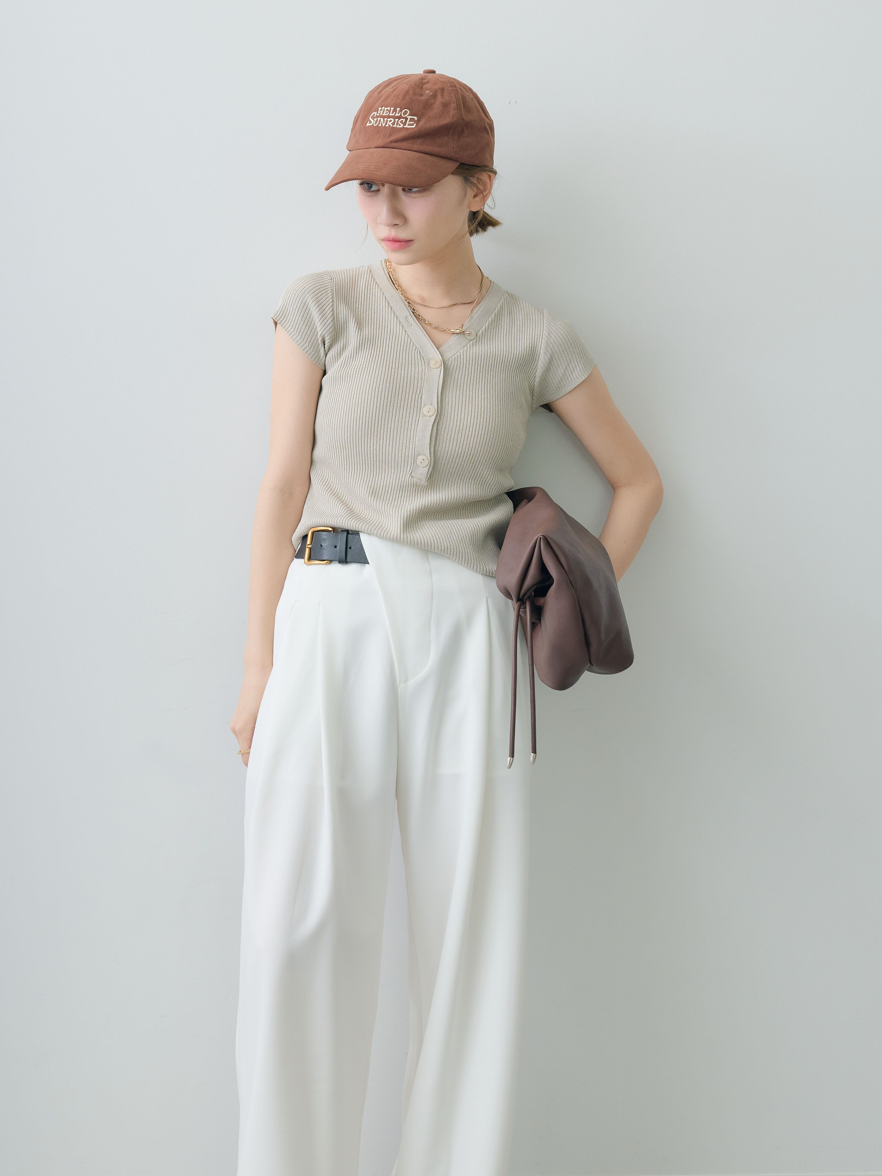 予約]ネックレイヤードヘンリーVネックリブニットトップス/beige – Lumier