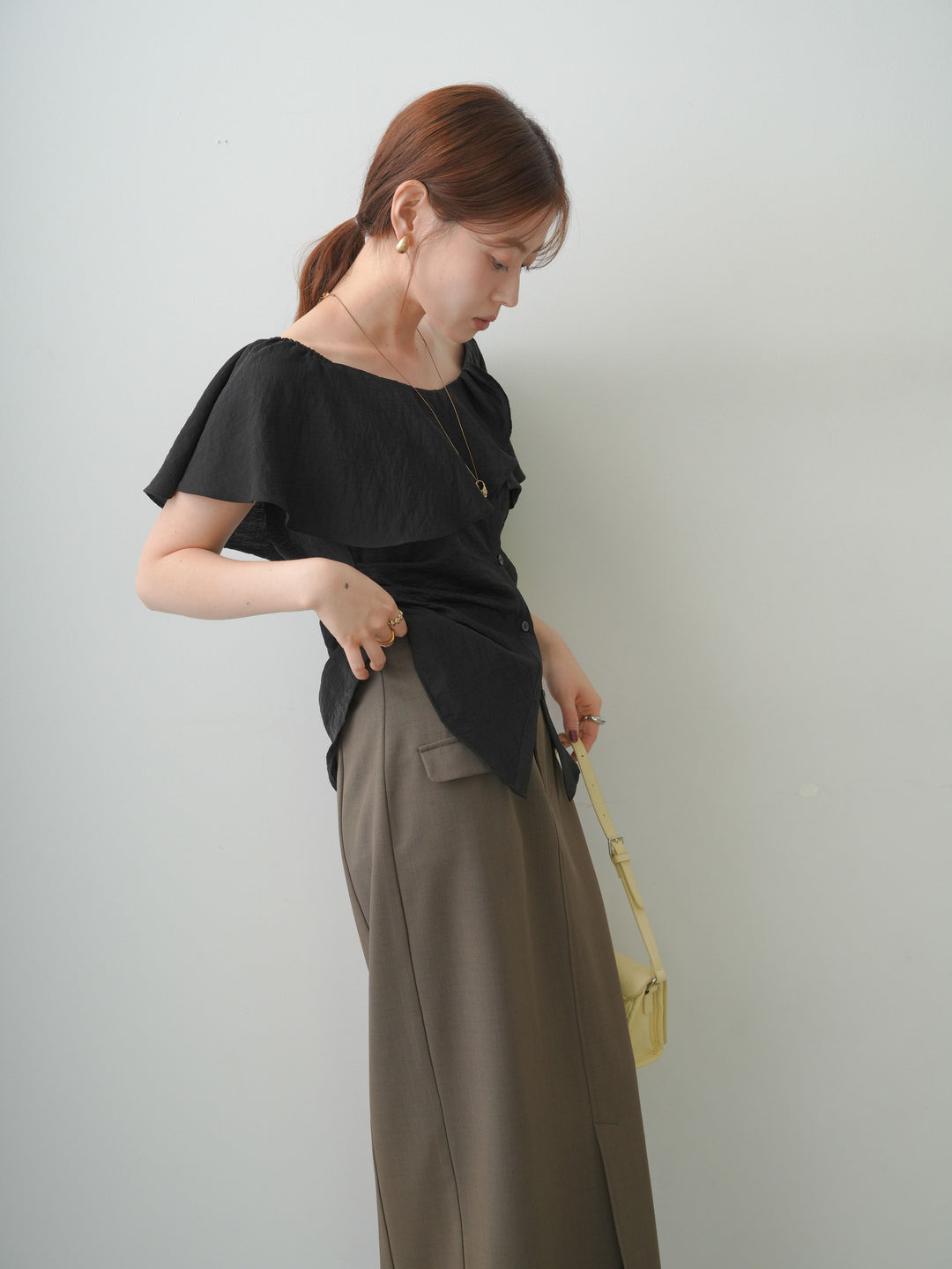 [SET]ラッフルオフショルブラウス+クレープデシンフラップ付きストレートスカート(2set)