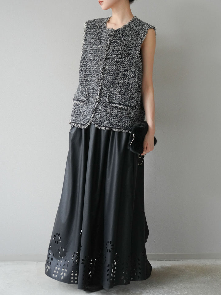 [予約]フラワーパンチングレザースカート/ブラック