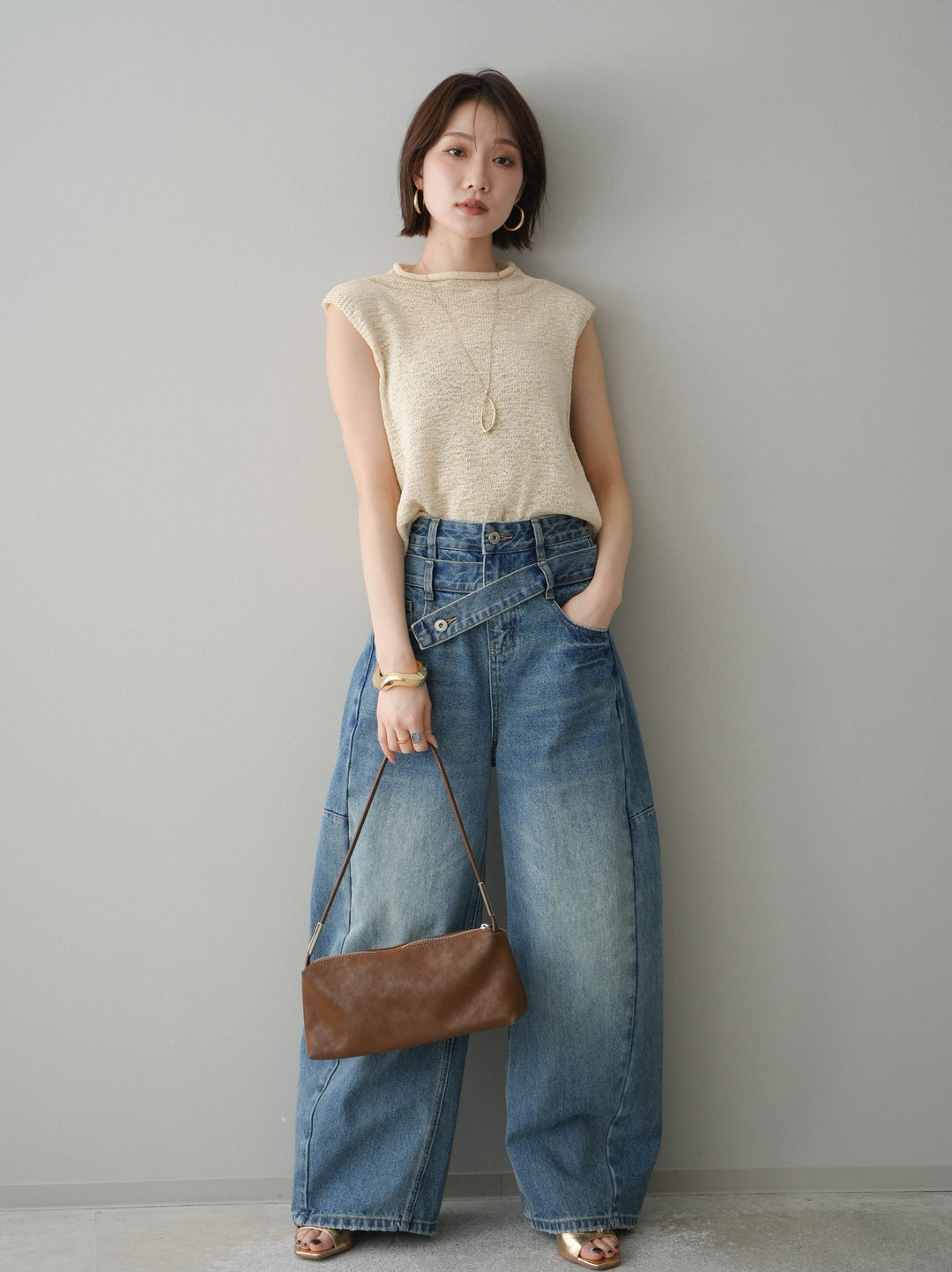 【套裝】無袖亞麻質感透視針織套頭衫 + 不對稱闊腿牛仔褲（兩件套）